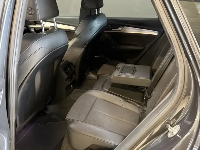 Audi Q5 view 9