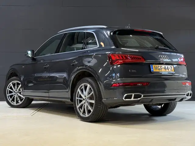 Audi Q5 view 12
