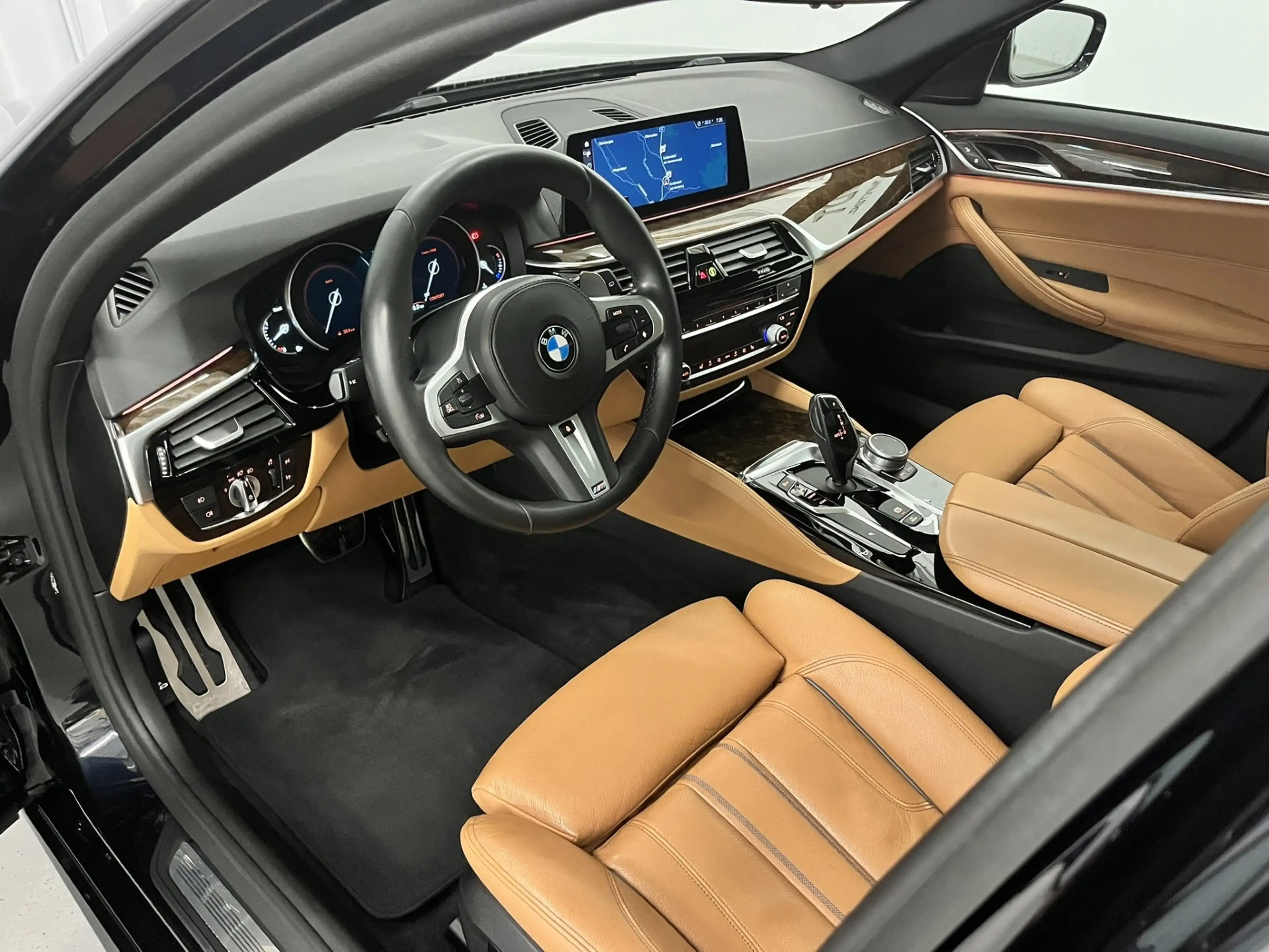 BMW 530 d xDrive *M-Sportpaket / Pano / AHK* — photo 7