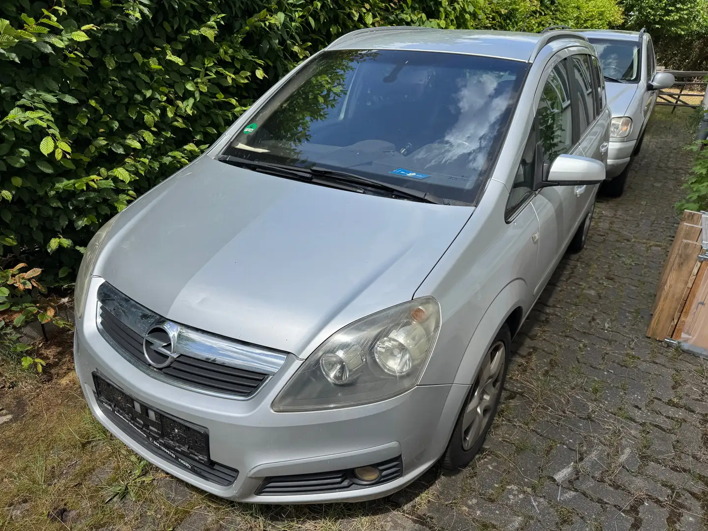 Opel Zafira 1.9 CDTI Edition/GETRIEBESCHADEN !! Grijs - 1