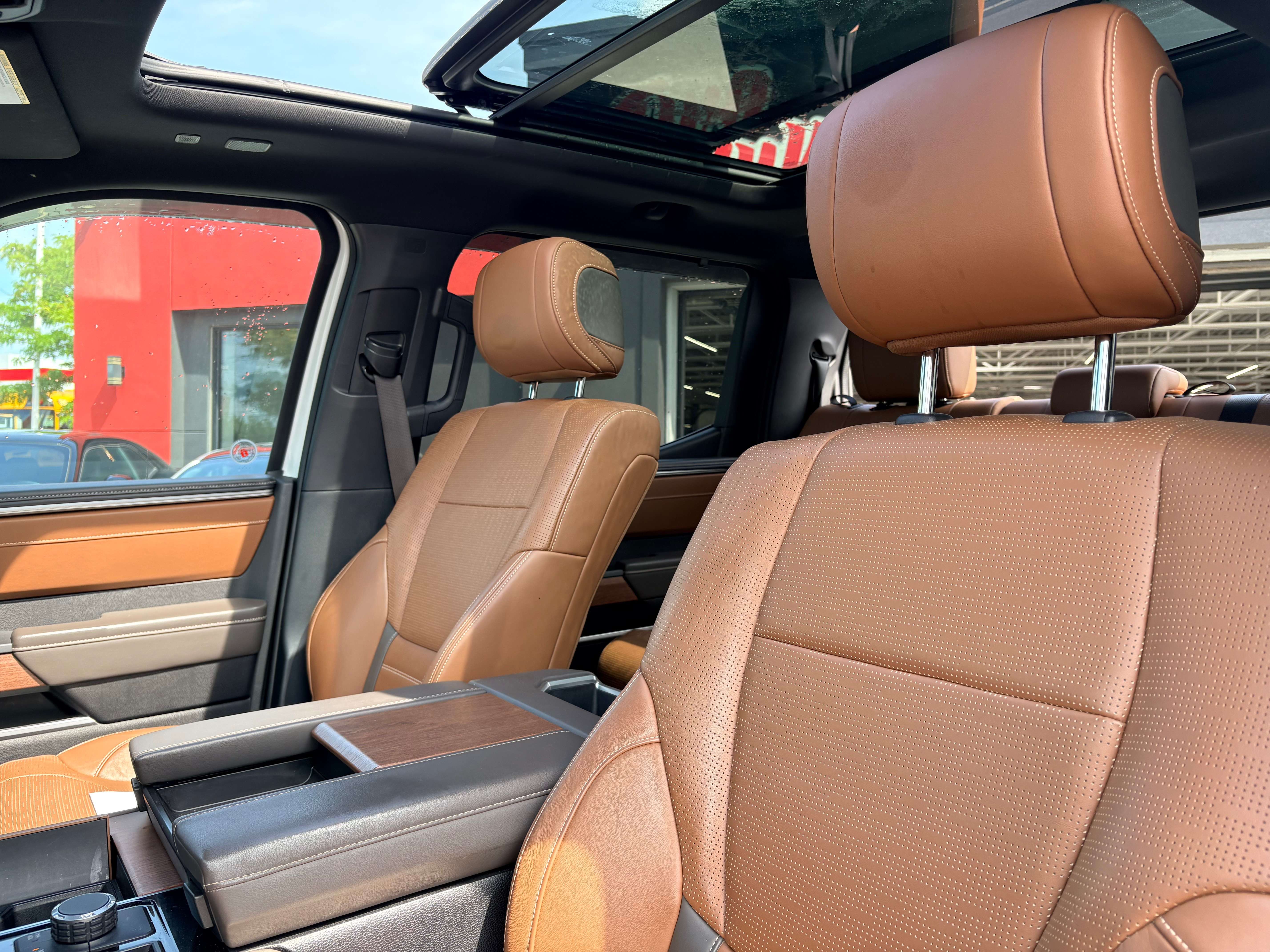 2022 Toyota Tundra CrewMax Crewmax Platinum 4x4 Leather Sunroof Back Up Cam photo 2