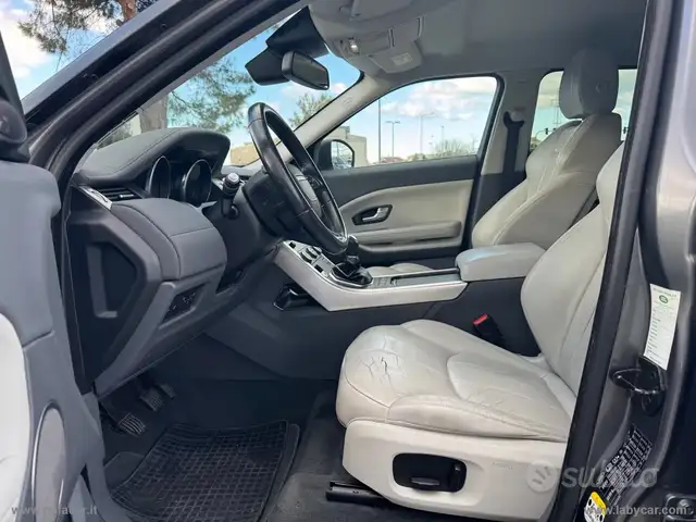 Land Rover Range Rover Evoque view 9