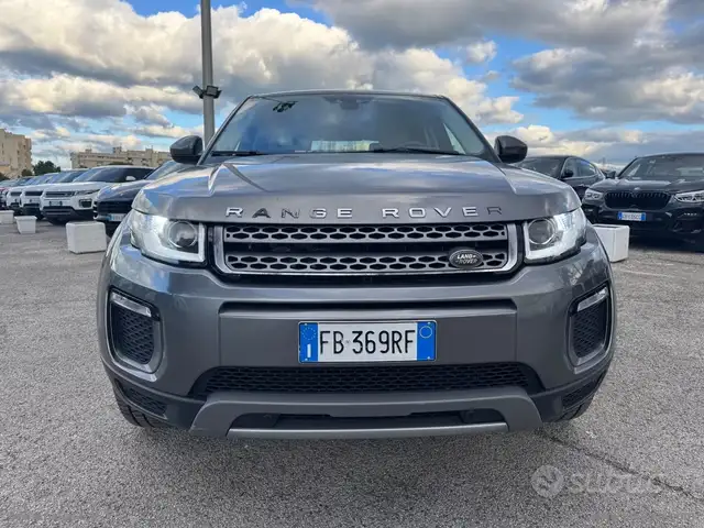 Land Rover Range Rover Evoque view 3