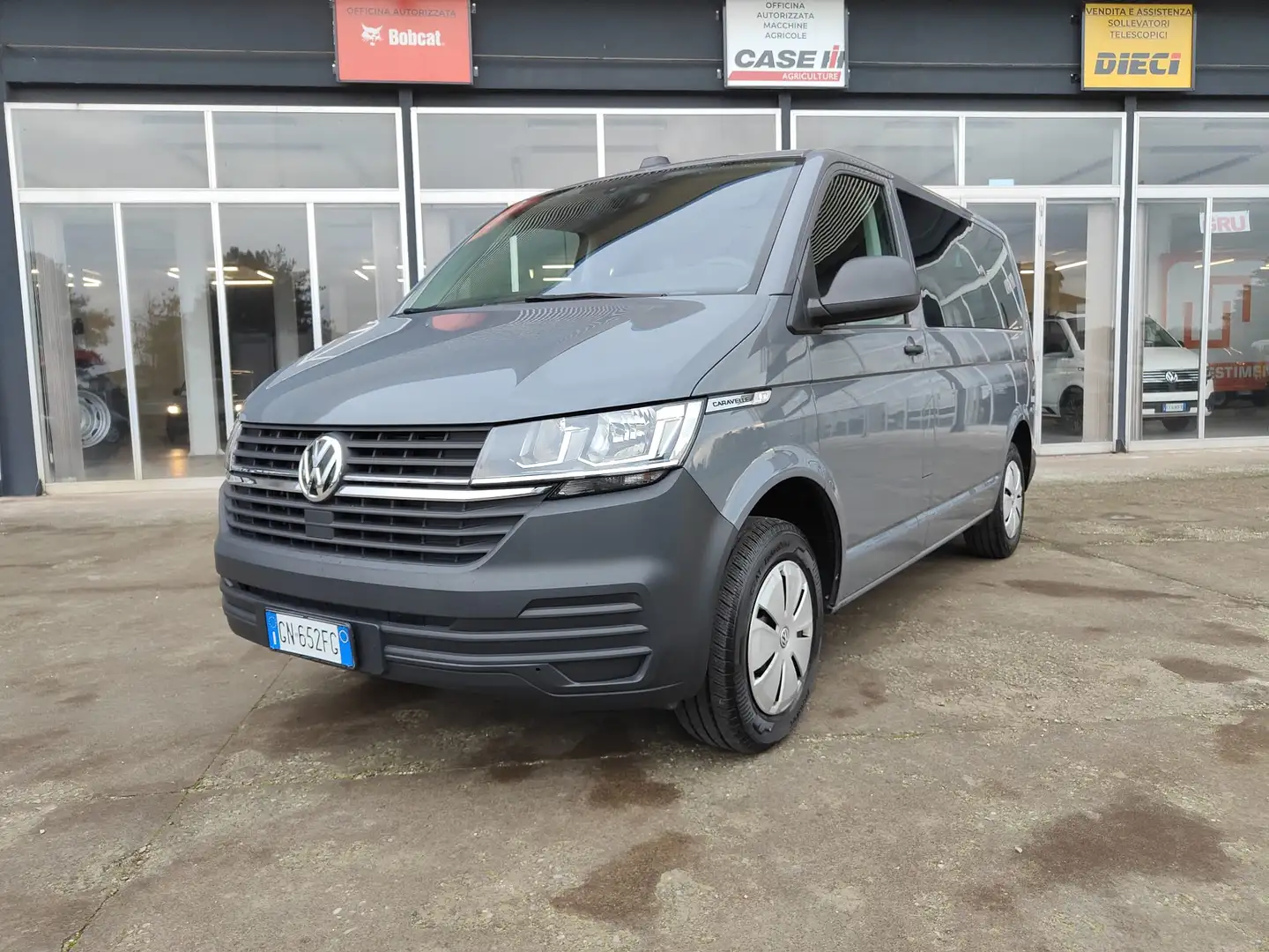 Volkswagen T6.1 Caravelle 2.0 TDI 110 cv Trendline  Km 39.000 Grau - 1