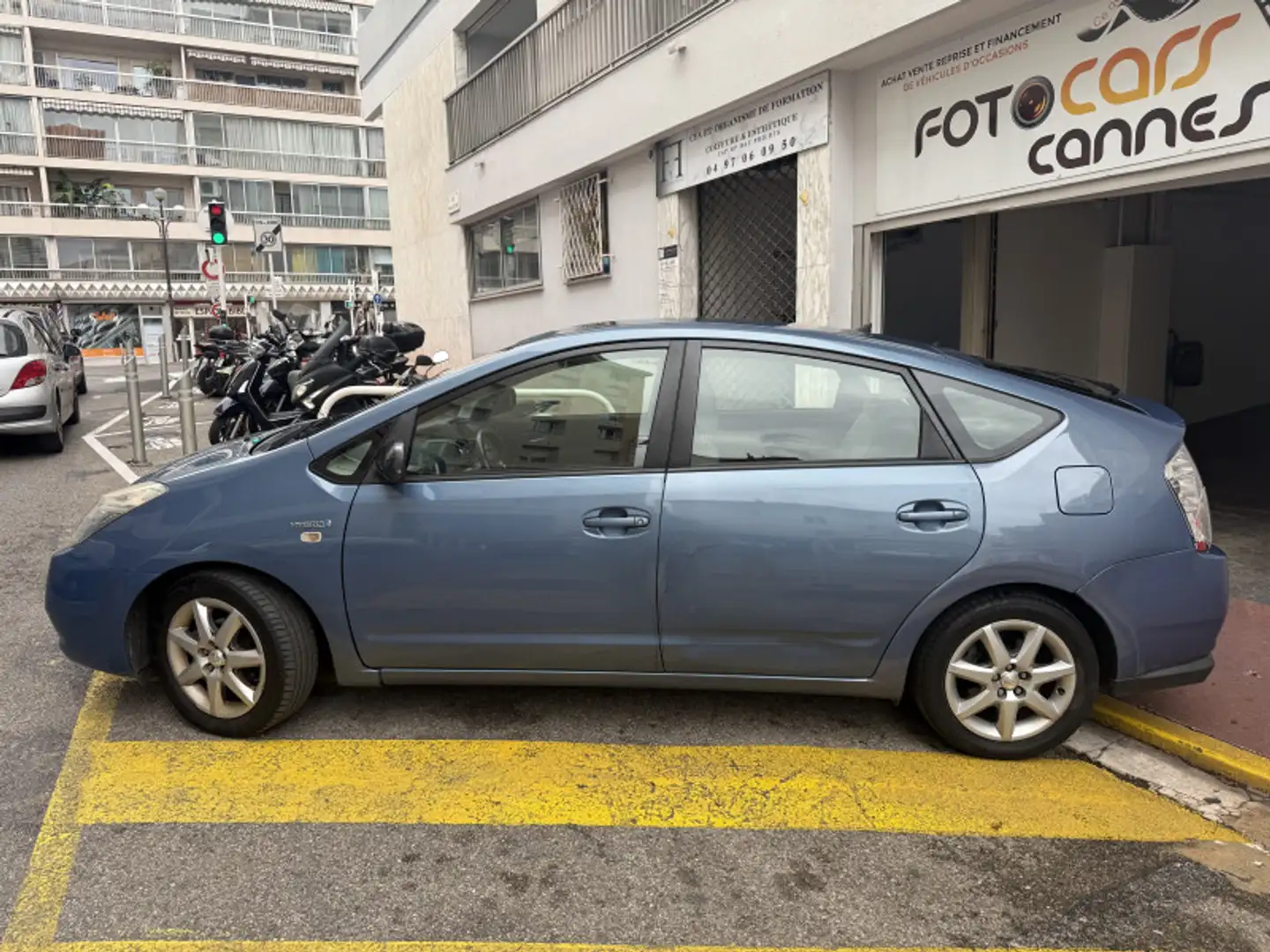 Toyota Prius+ 110H LINEA SOL Blau - 2