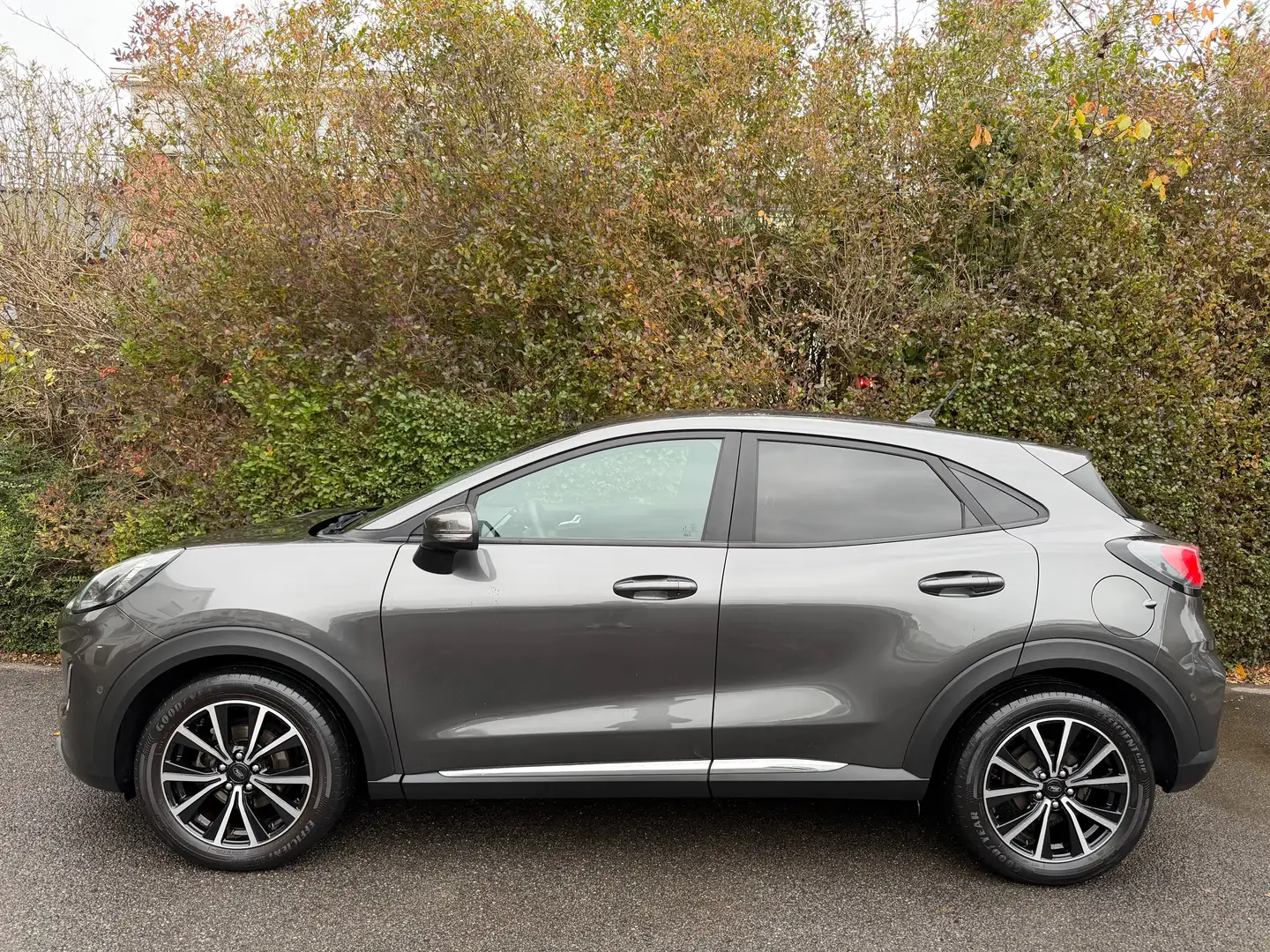 Ford Puma 1.0+BOITE AUTO+NAVI+CAMERA+SIEGES CHAUFF+VOLANT CH Gris - 2