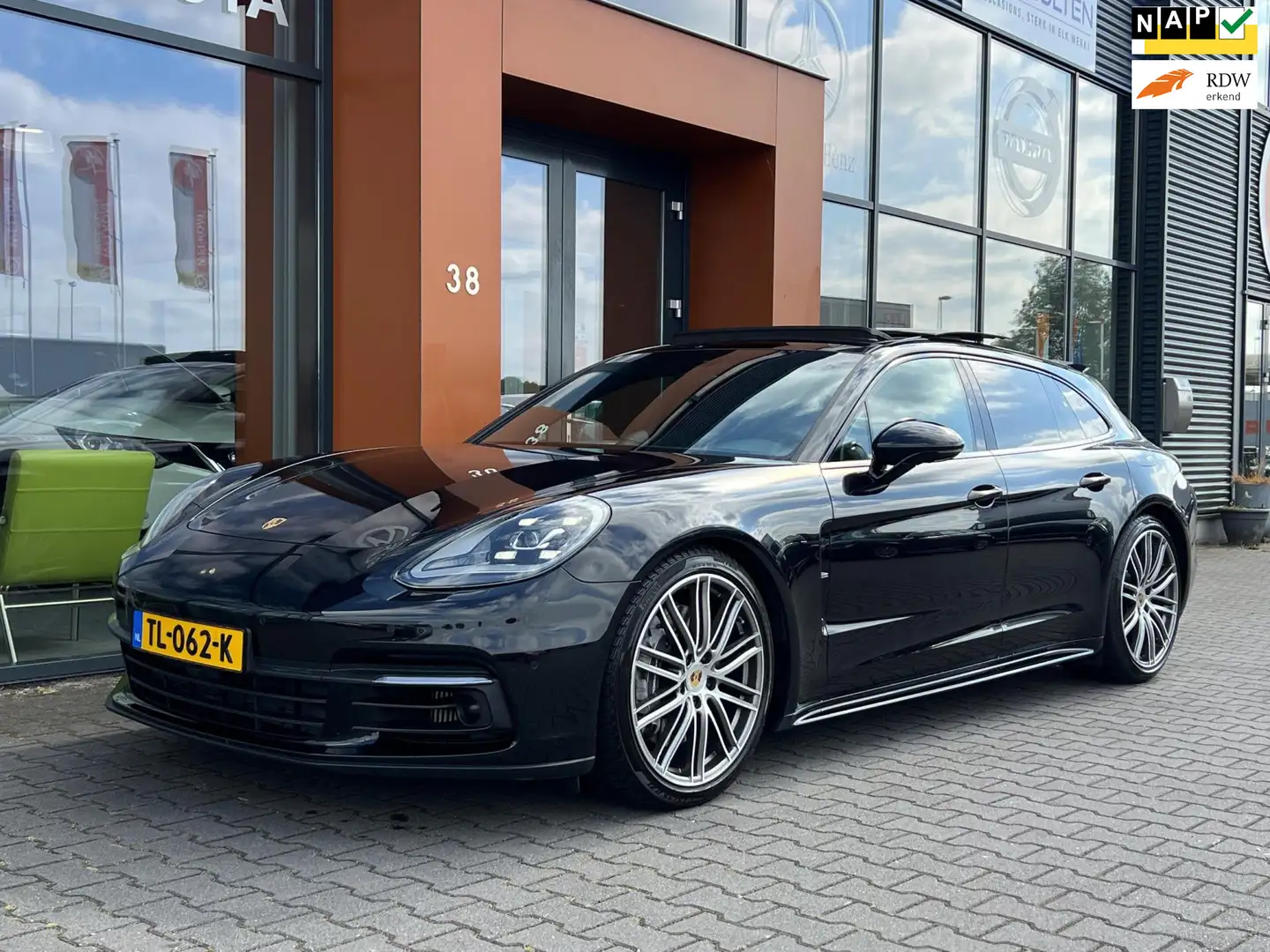 Porsche Panamera Sport Turismo 2.9 4 E-Hybrid|Sportchrono|NAP Zwart - 1