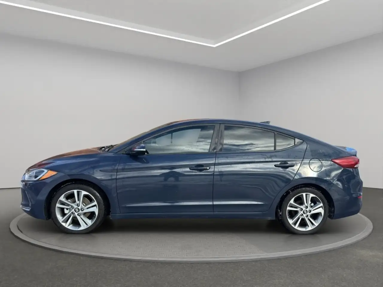 Hyundai ELANTRA снимка Hyundai ELANTRA