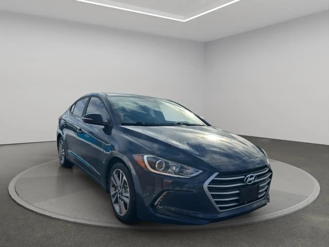 Hyundai ELANTRA снимка Hyundai ELANTRA