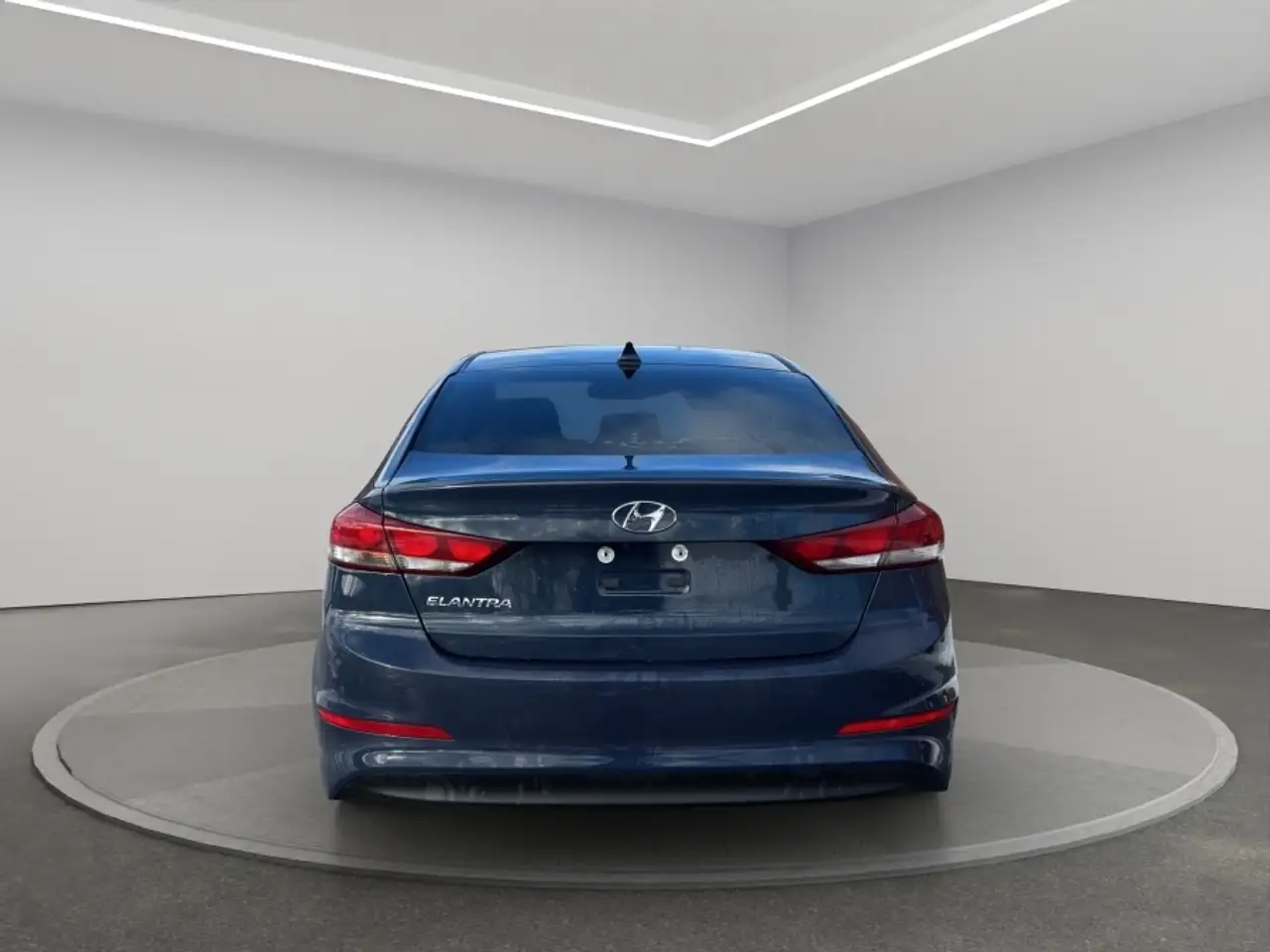 Hyundai ELANTRA снимка Hyundai ELANTRA