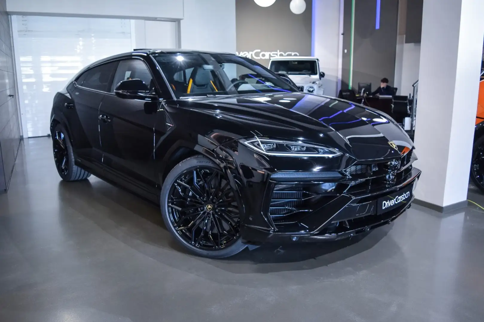 Lamborghini Urus SE Schwarz - 2