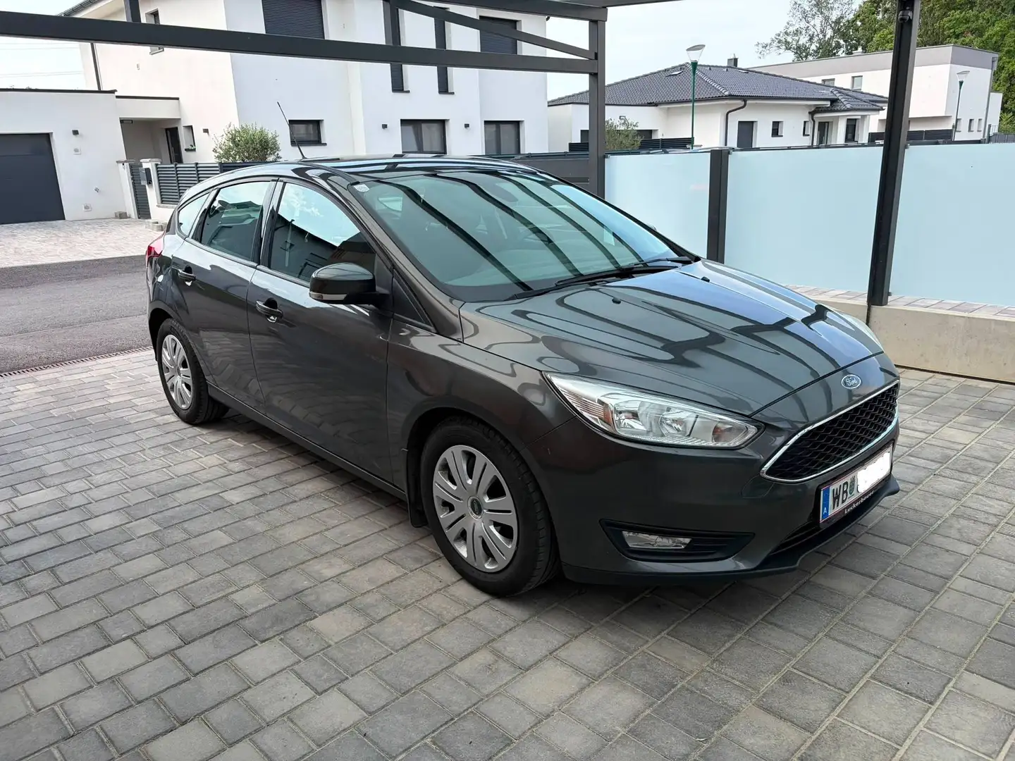 Ford Focus Ford Focus 1,5 TDCi Trend Grau - 1