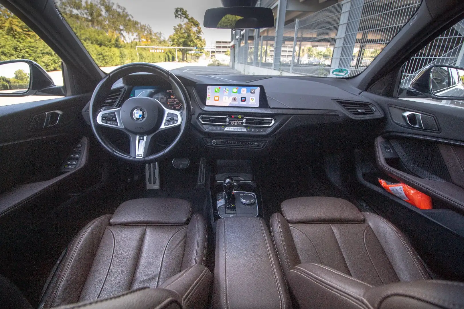 BMW 118 i Lim.*M Sport*PANO*KAM*U-FREI*MOCCA BROWN! Blanc - 2