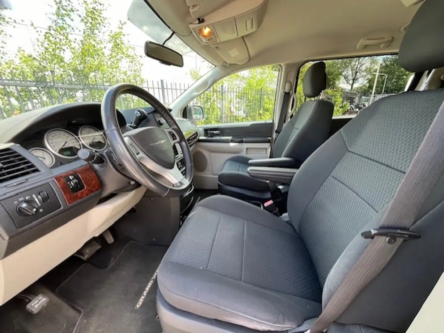 Chrysler Grand Voyager 3.8 V6 LX/ 7 persoons/Automaat/Youngtimer/Cruise c Schwarz - 2
