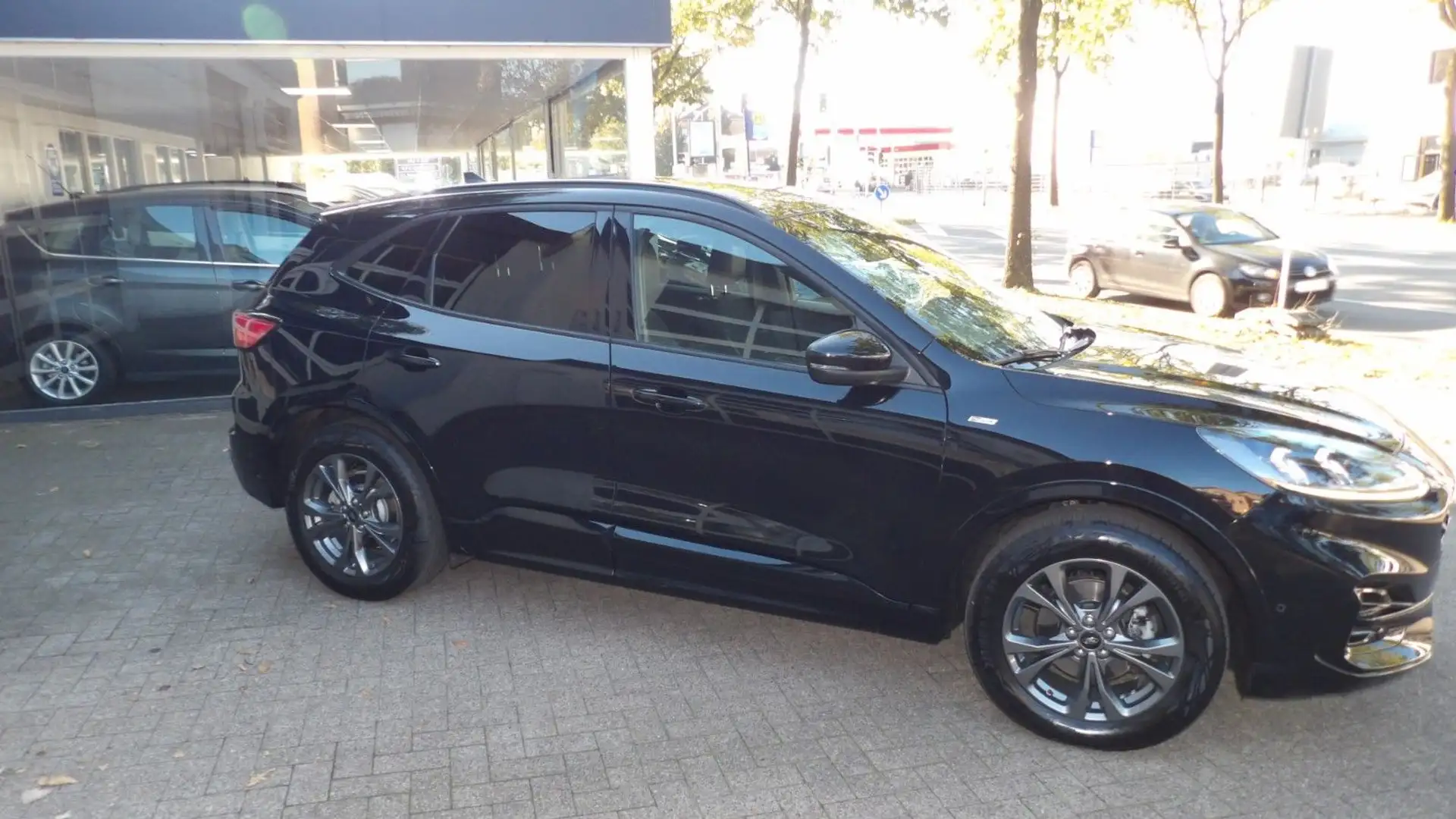 Ford Kuga ST-Line X*Navi*LED*AHK*Automatik Schwarz - 2