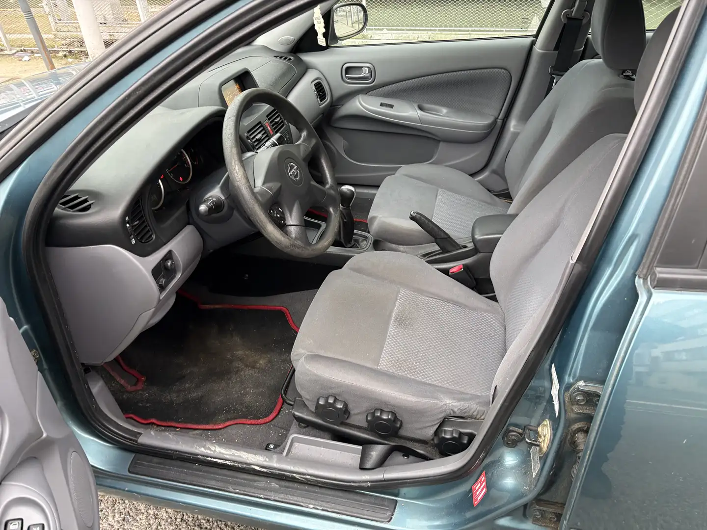 Nissan Almera 1.4i GX - 2