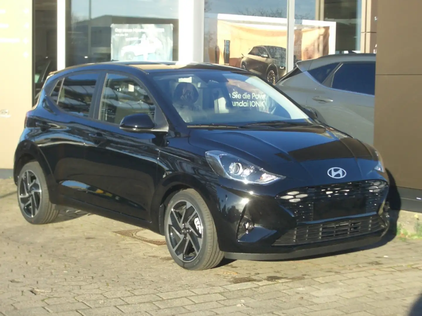 Hyundai i10 Facelift 1.2 AT Prime, Navi, dunkle Polster Noir - 1