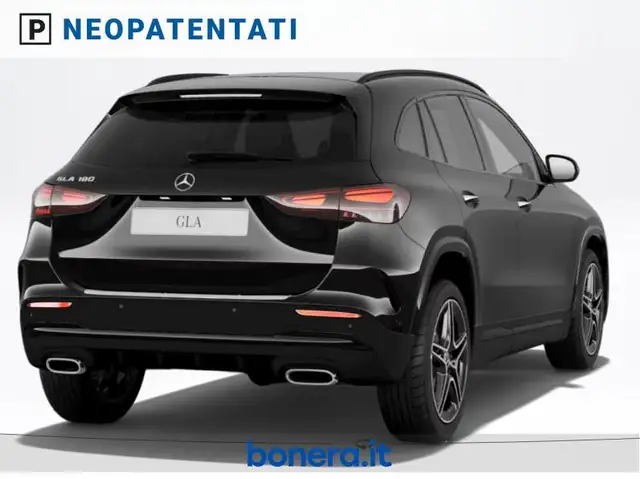 Mercedes-Benz GLA view 4
