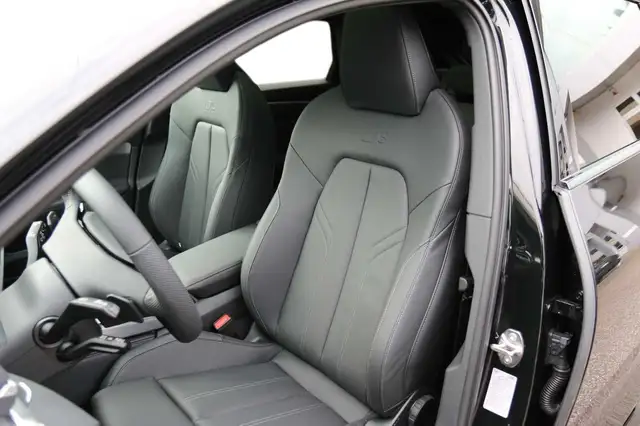 Audi A6 view 13
