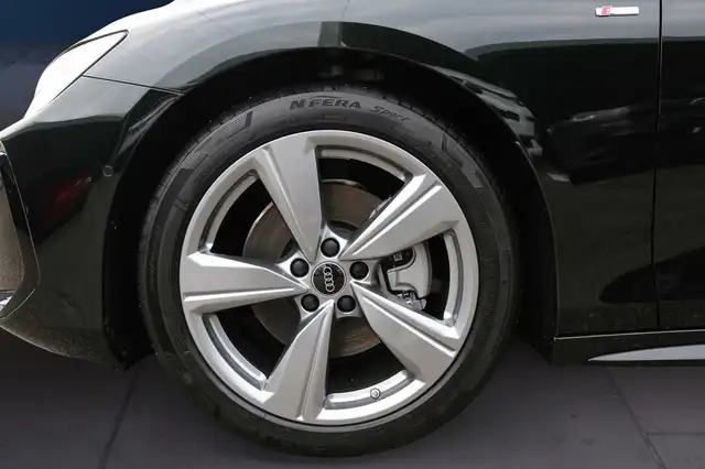 Audi A6 view 9