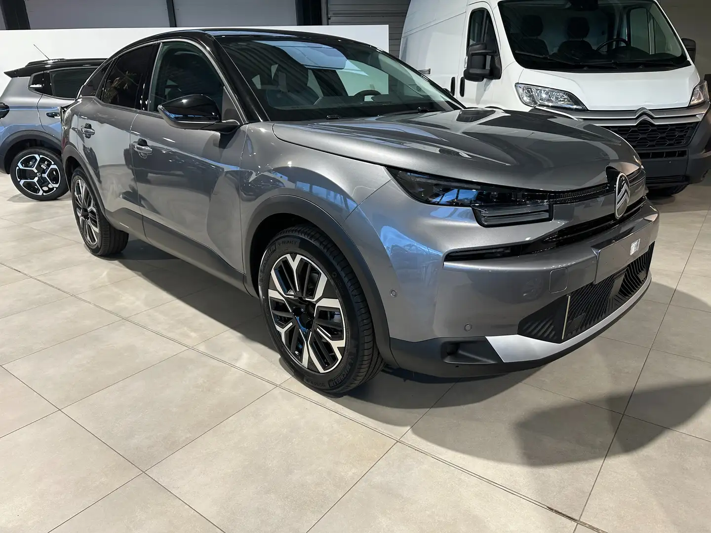 Citroen C4 C4 Hybrid 145 ë-DSC6 MAX Grijs - 1