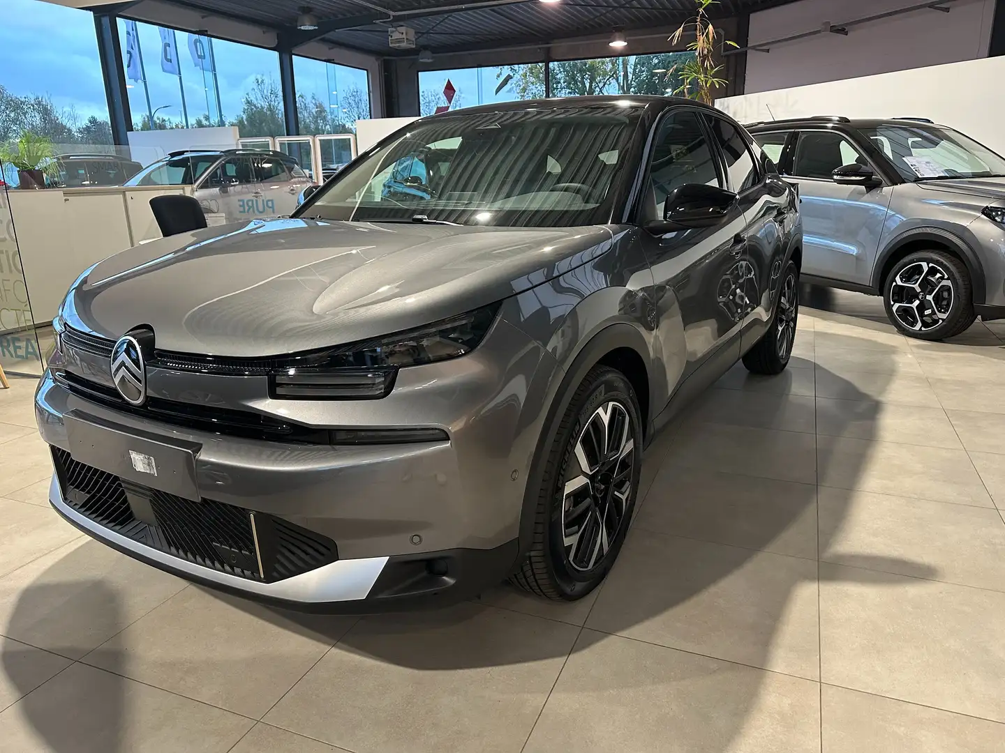 Citroen C4 C4 Hybrid 145 ë-DSC6 MAX Grijs - 2