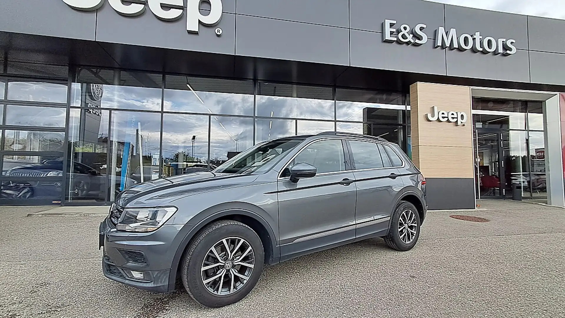 Volkswagen Tiguan 2,0 TDI SCR 4Motion Comfortline DSG Grau - 2
