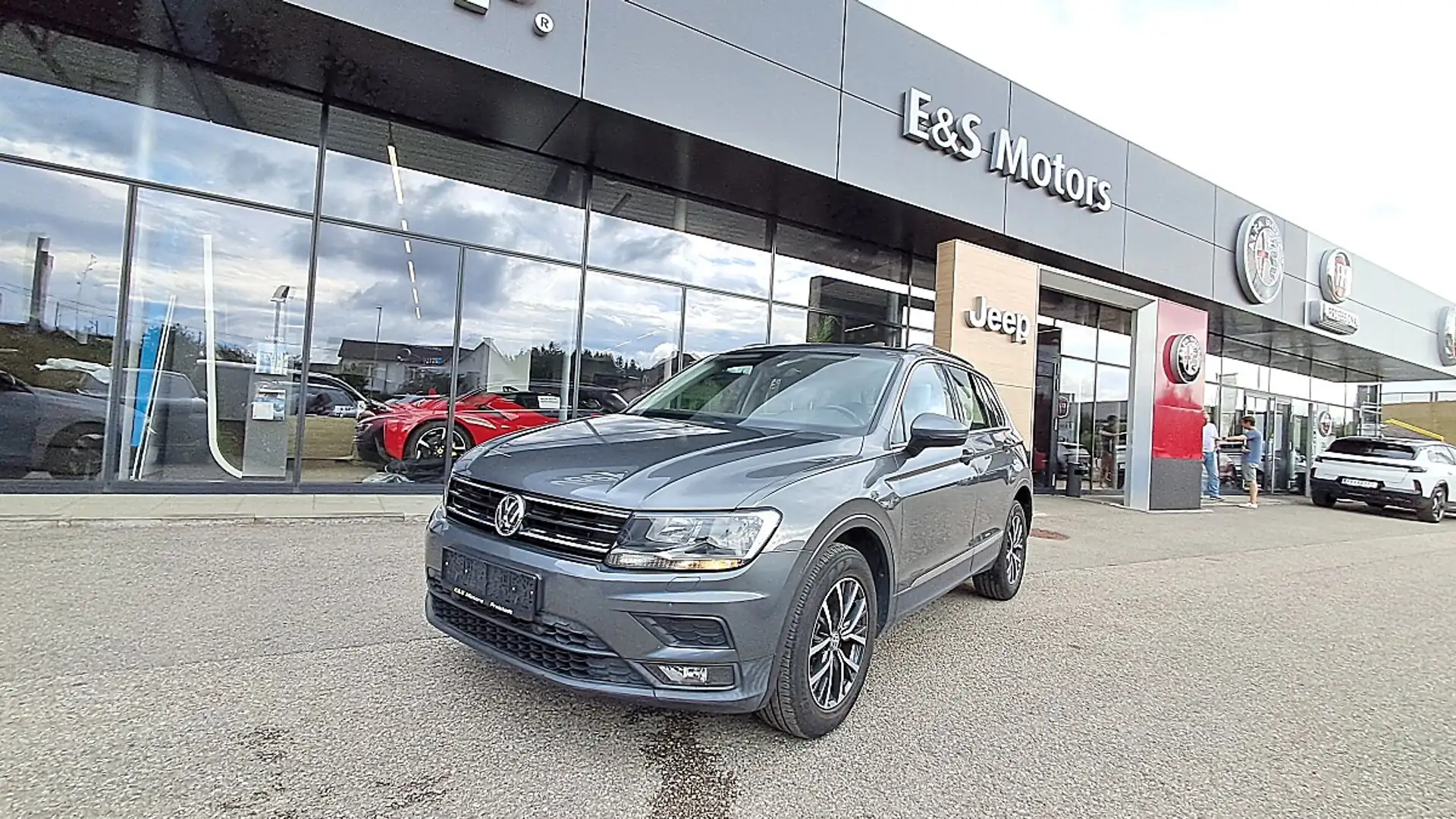 Volkswagen Tiguan 2,0 TDI SCR 4Motion Comfortline DSG Grau - 1