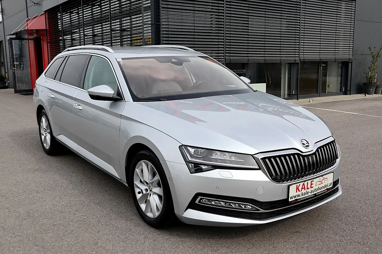 Skoda Superb Kombi 2,0 TDI Style DSG *1.Besitz*Alcantara/Led... Silber - 2