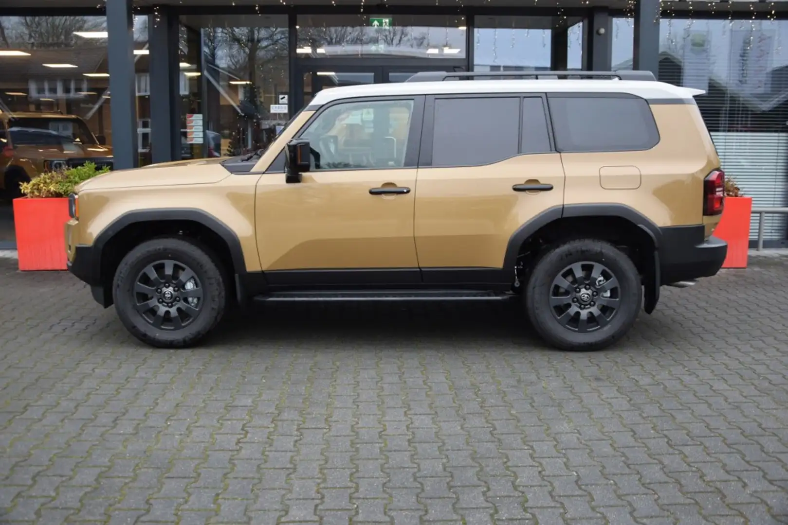 Toyota Land Cruiser 2.8 D-4D 5DRS *FIRST EDITION* A/T VAN BPM VRIJ Beige - 2