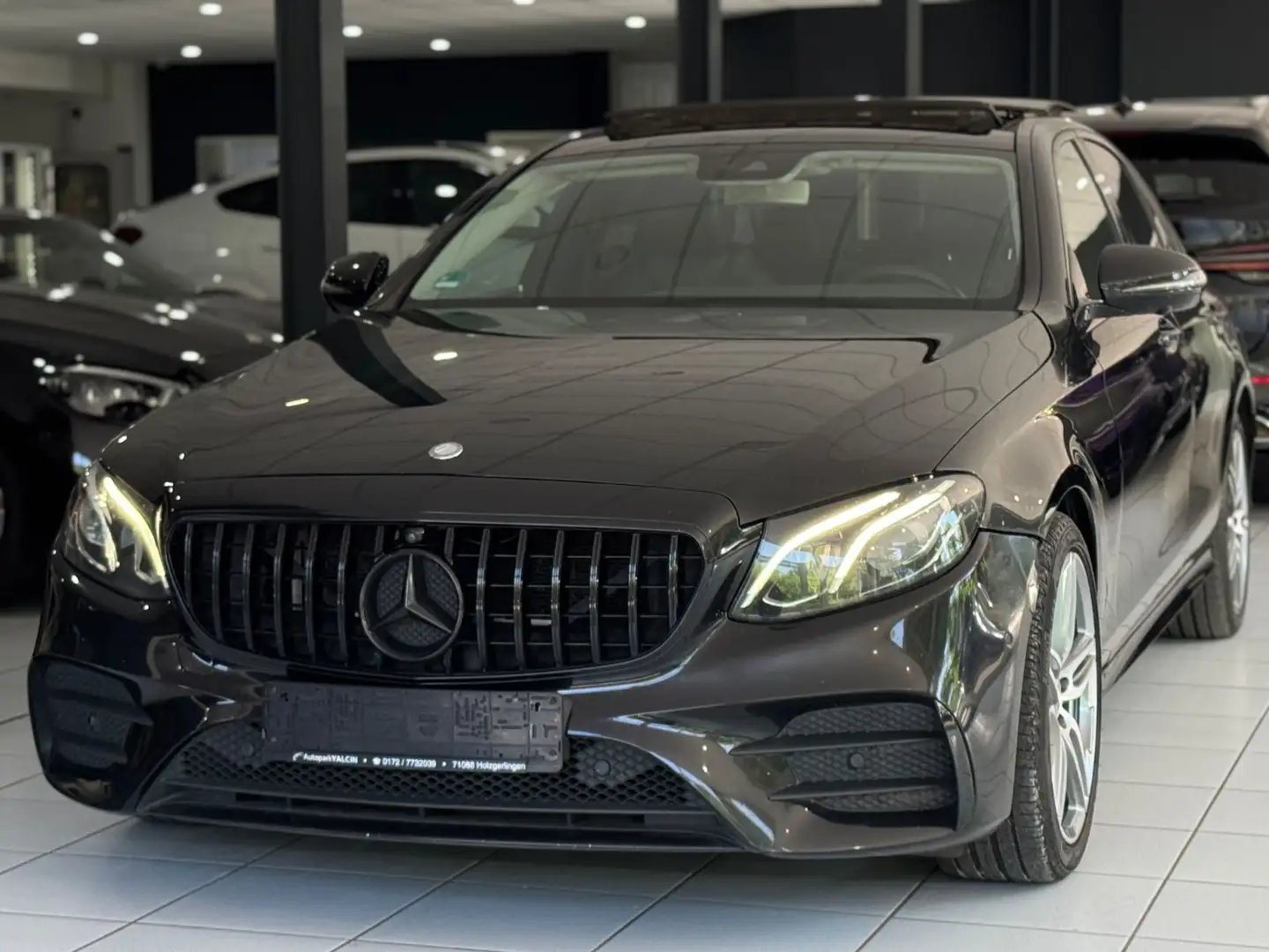Mercedes-Benz E 220 d *AMG-LINE*PANO*WIDE*MMRY*AMBI-L*20"*LED* Schwarz - 2
