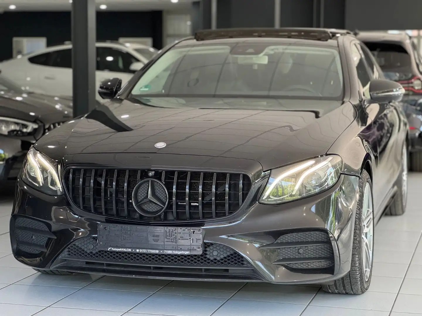 Mercedes-Benz E 220 d *AMG-LINE*PANO*WIDE*MMRY*AMBI-L*20"*LED* Schwarz - 1
