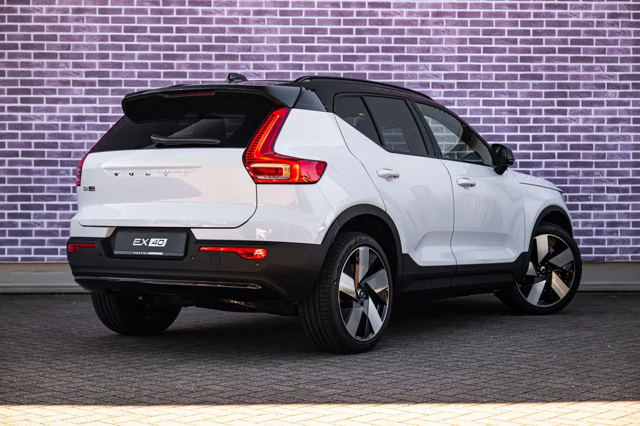Volvo EX40 2026