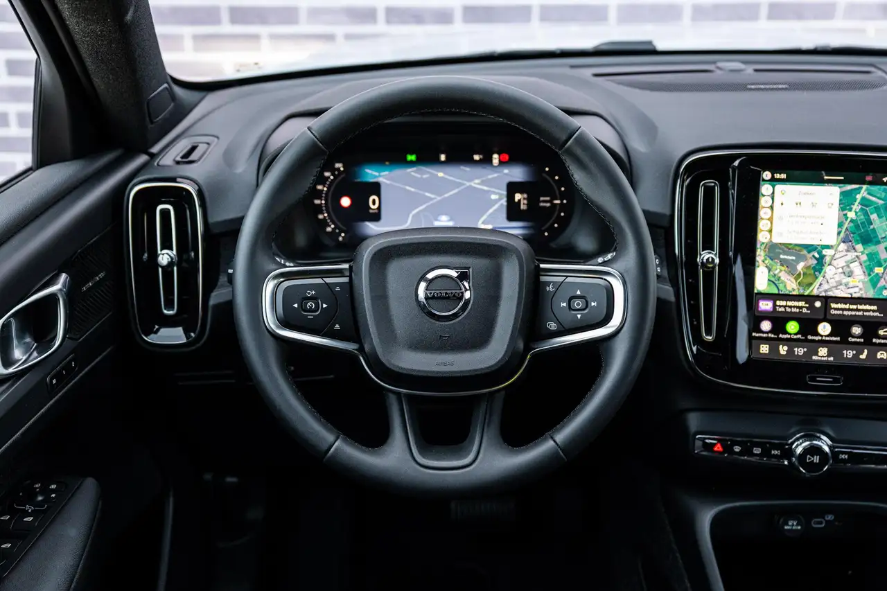 Volvo EX40 2026