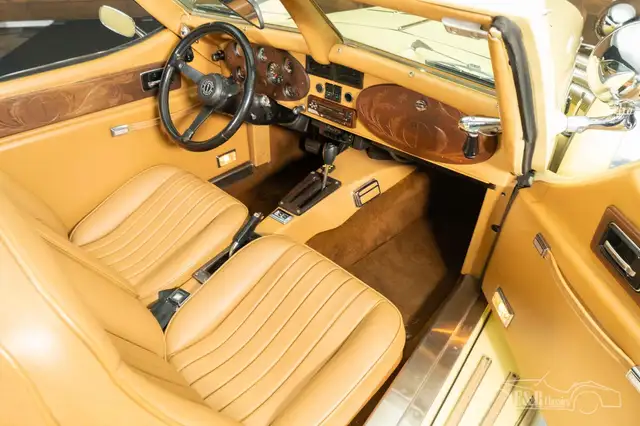 Oldtimer Excalibur view 9