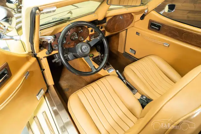 Oldtimer Excalibur view 2