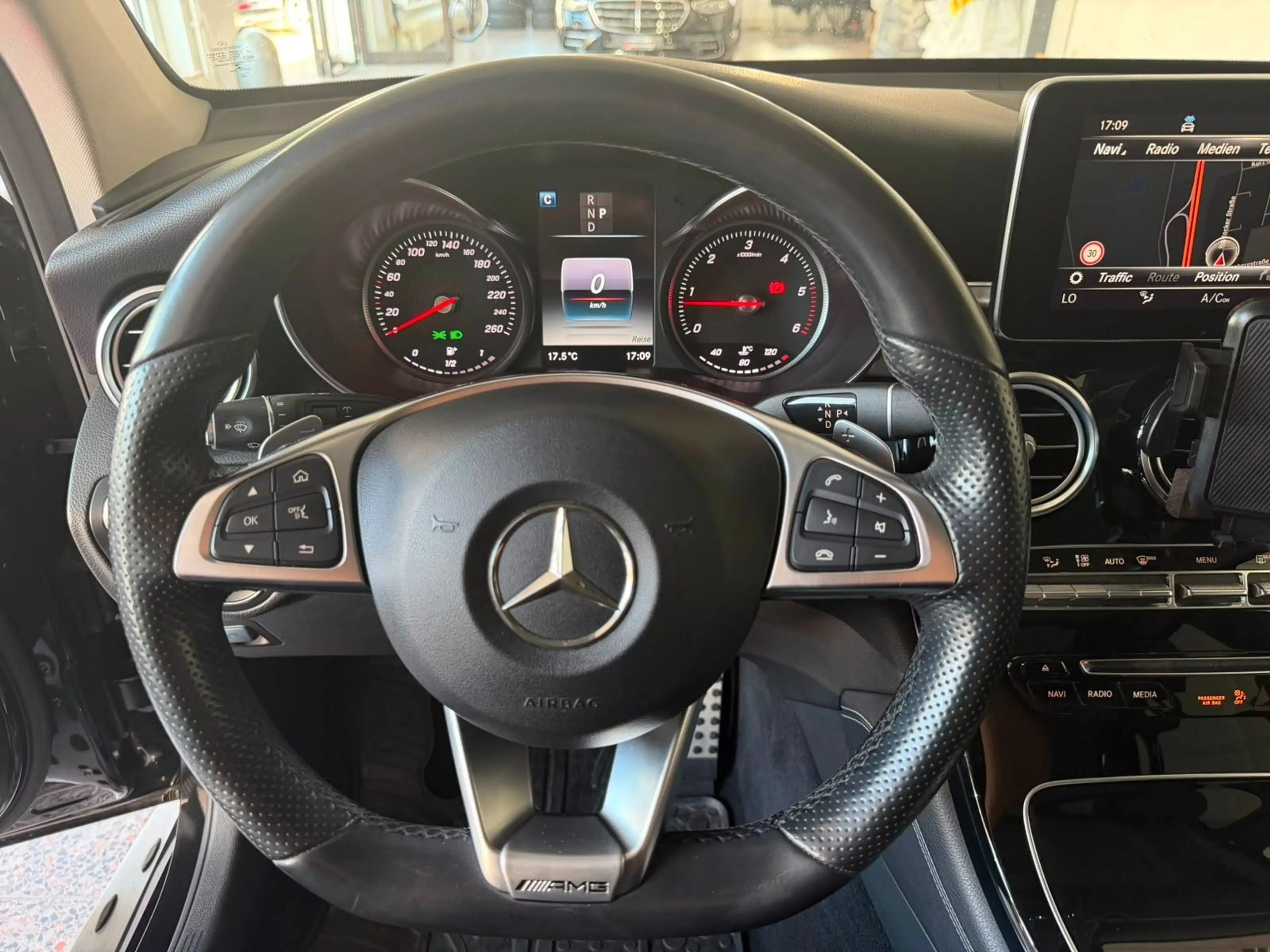 Mercedes-Benz GLC 250 d 4Matic AMG Pano Kamera LED ACC Leder — photo 14