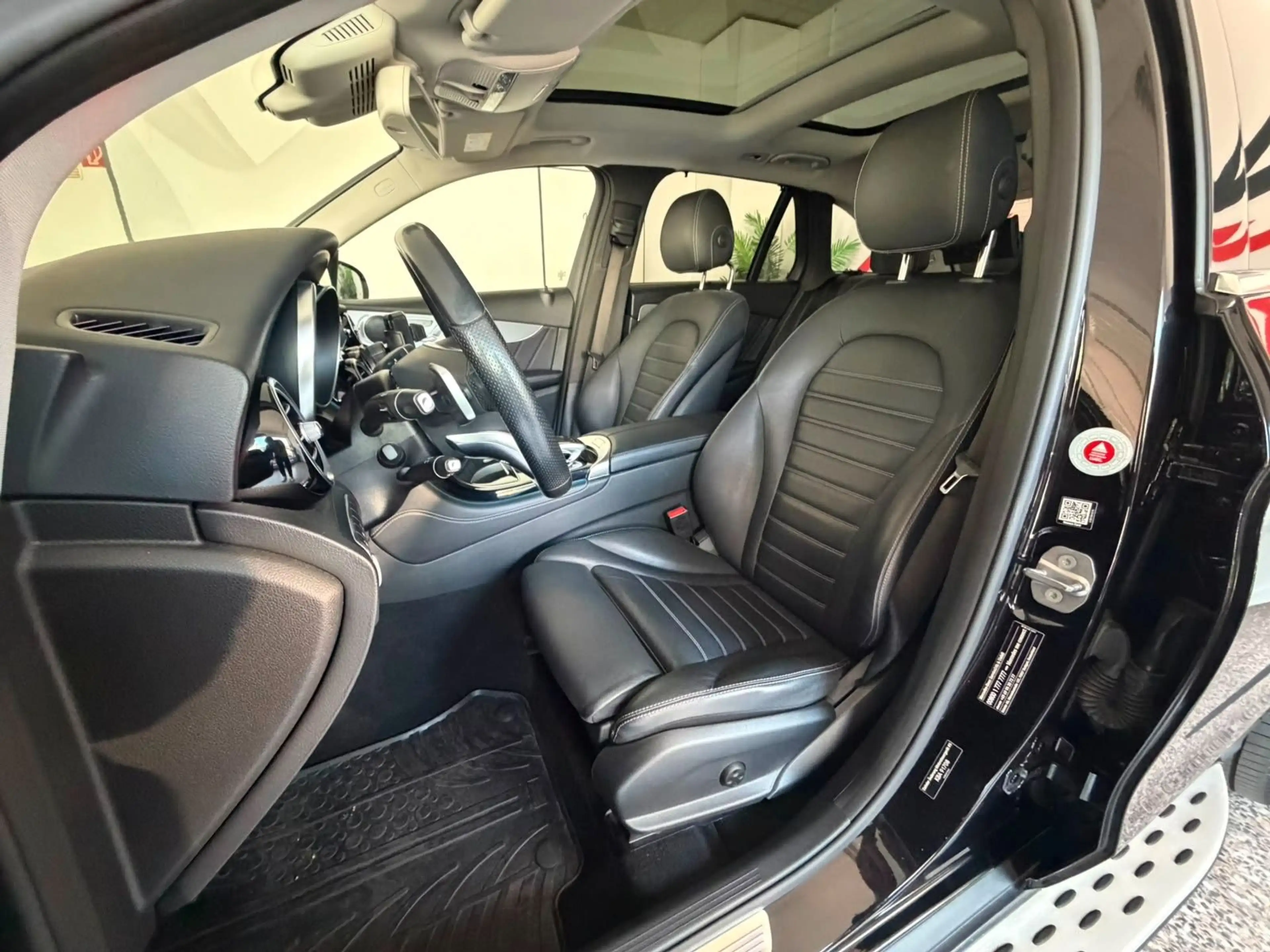 Mercedes-Benz GLC 250 d 4Matic AMG Pano Kamera LED ACC Leder — photo 12