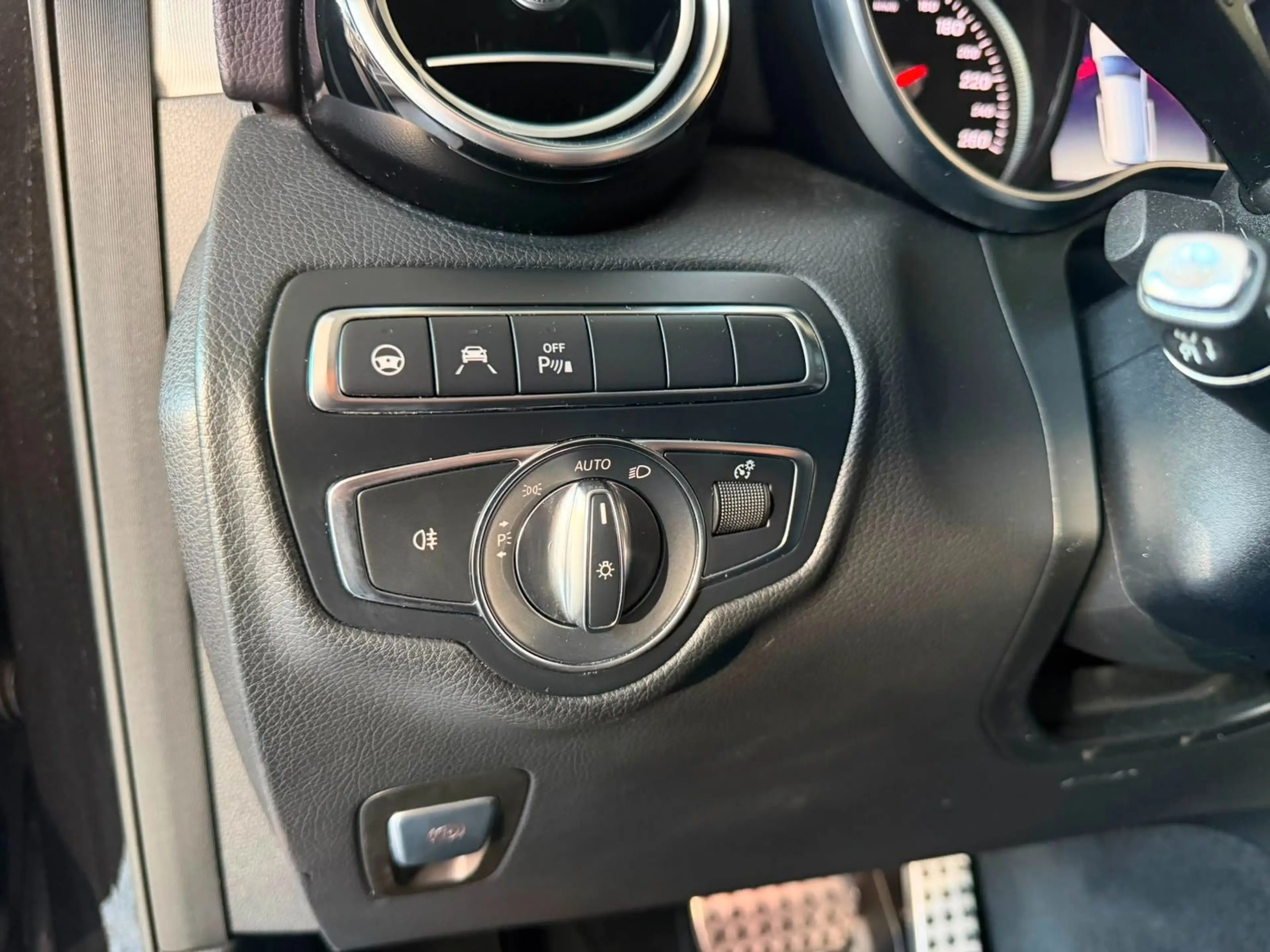 Mercedes-Benz GLC 250 d 4Matic AMG Pano Kamera LED ACC Leder — photo 15