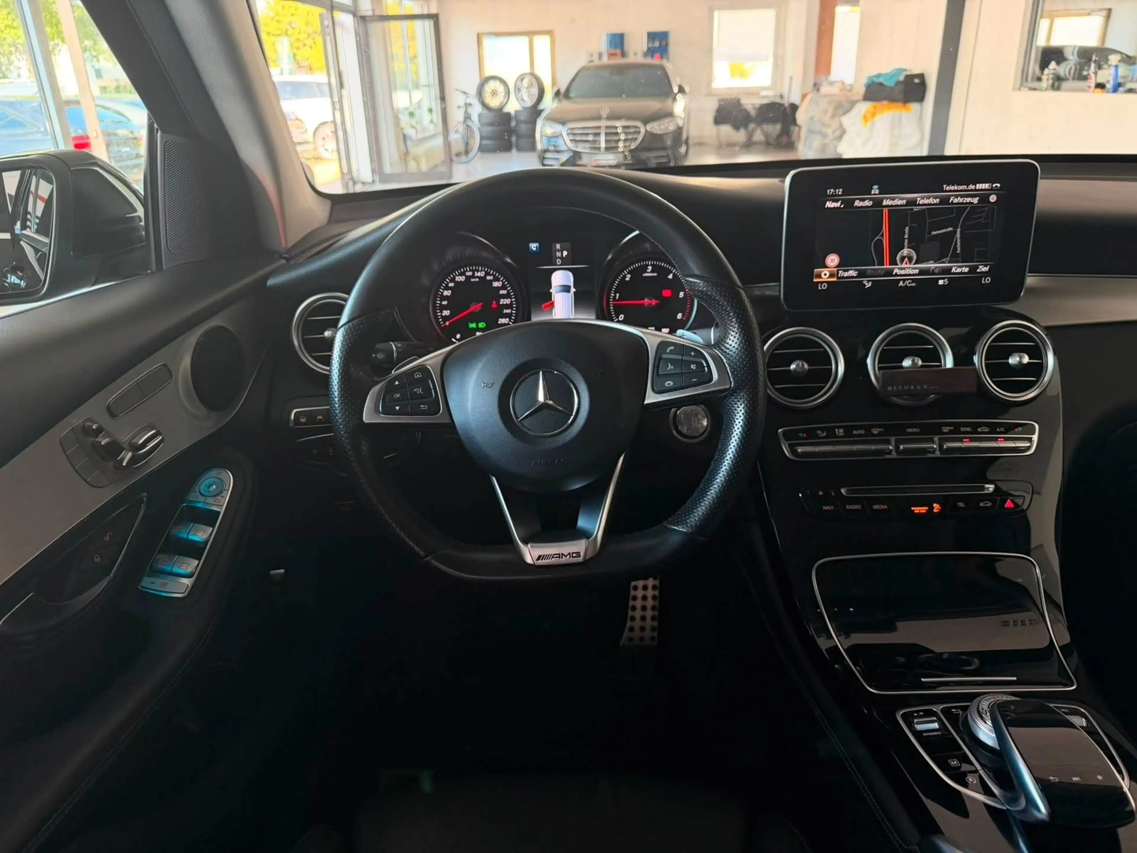 Mercedes-Benz GLC 250 d 4Matic AMG Pano Kamera LED ACC Leder — photo 13