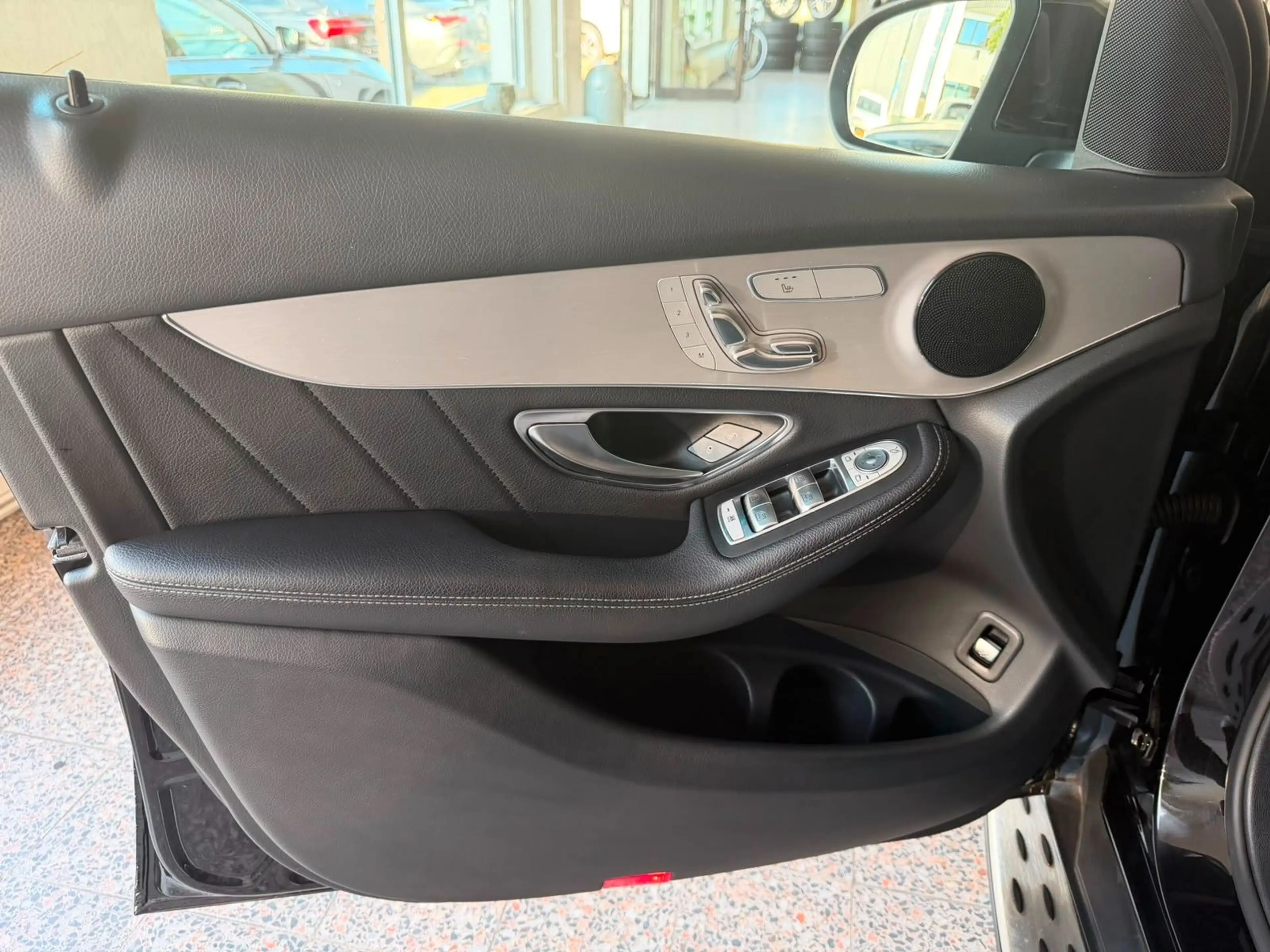 Mercedes-Benz GLC 250 d 4Matic AMG Pano Kamera LED ACC Leder — photo 11