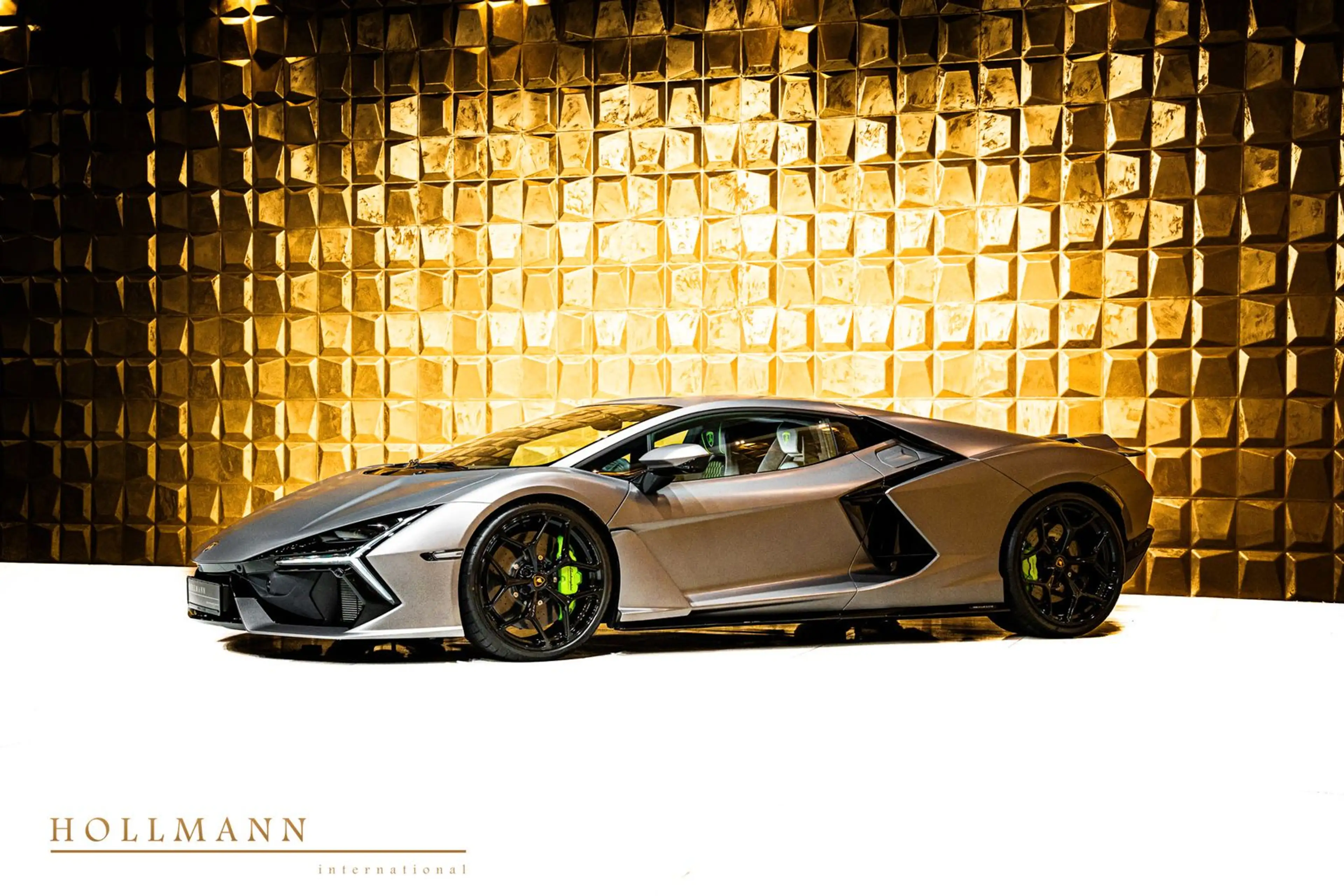 Lamborghini Revuelto +CARBON+PASSENGER DISPLAY+COMFORT SEATS — photo 6
