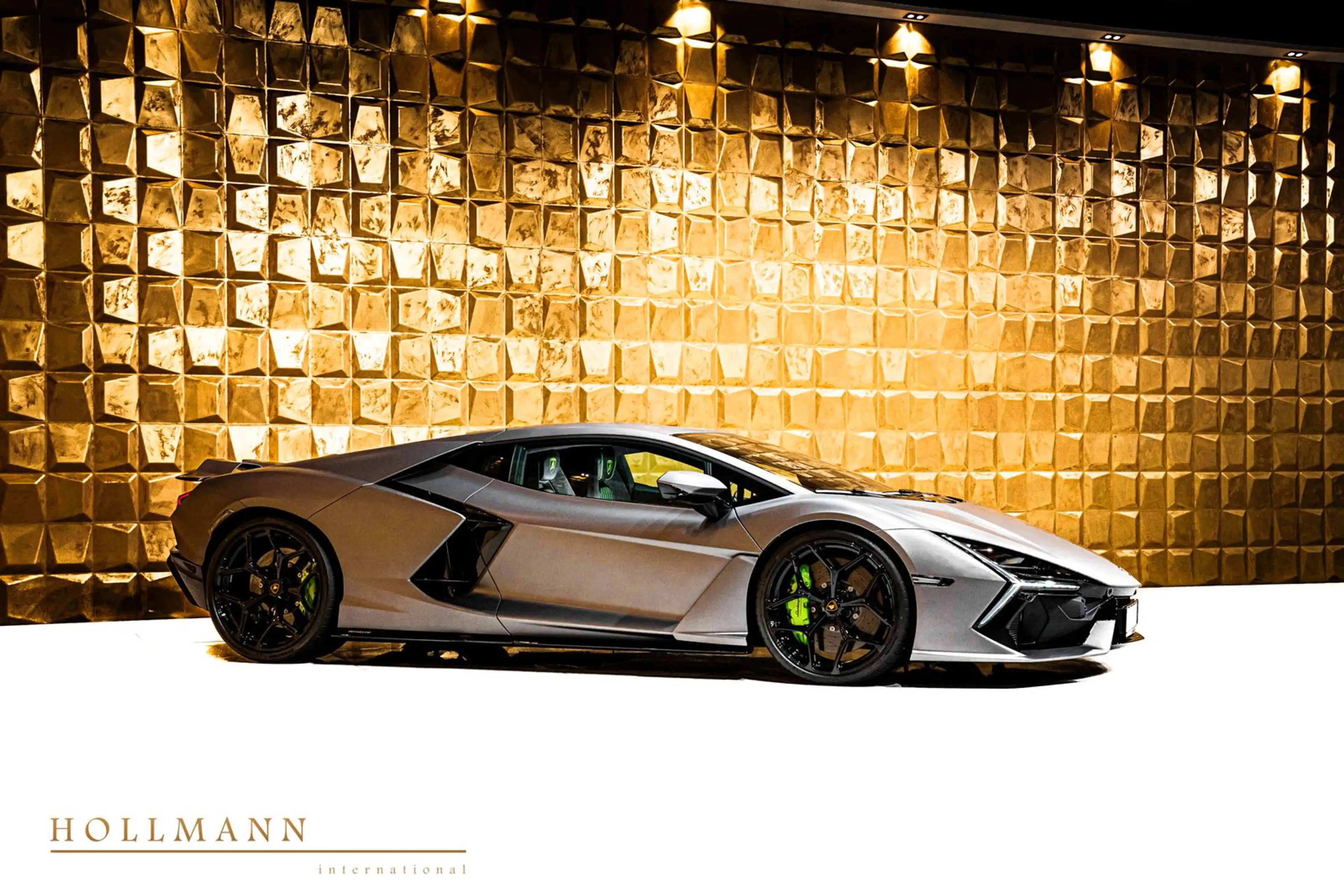 Lamborghini Revuelto +CARBON+PASSENGER DISPLAY+COMFORT SEATS — photo 2