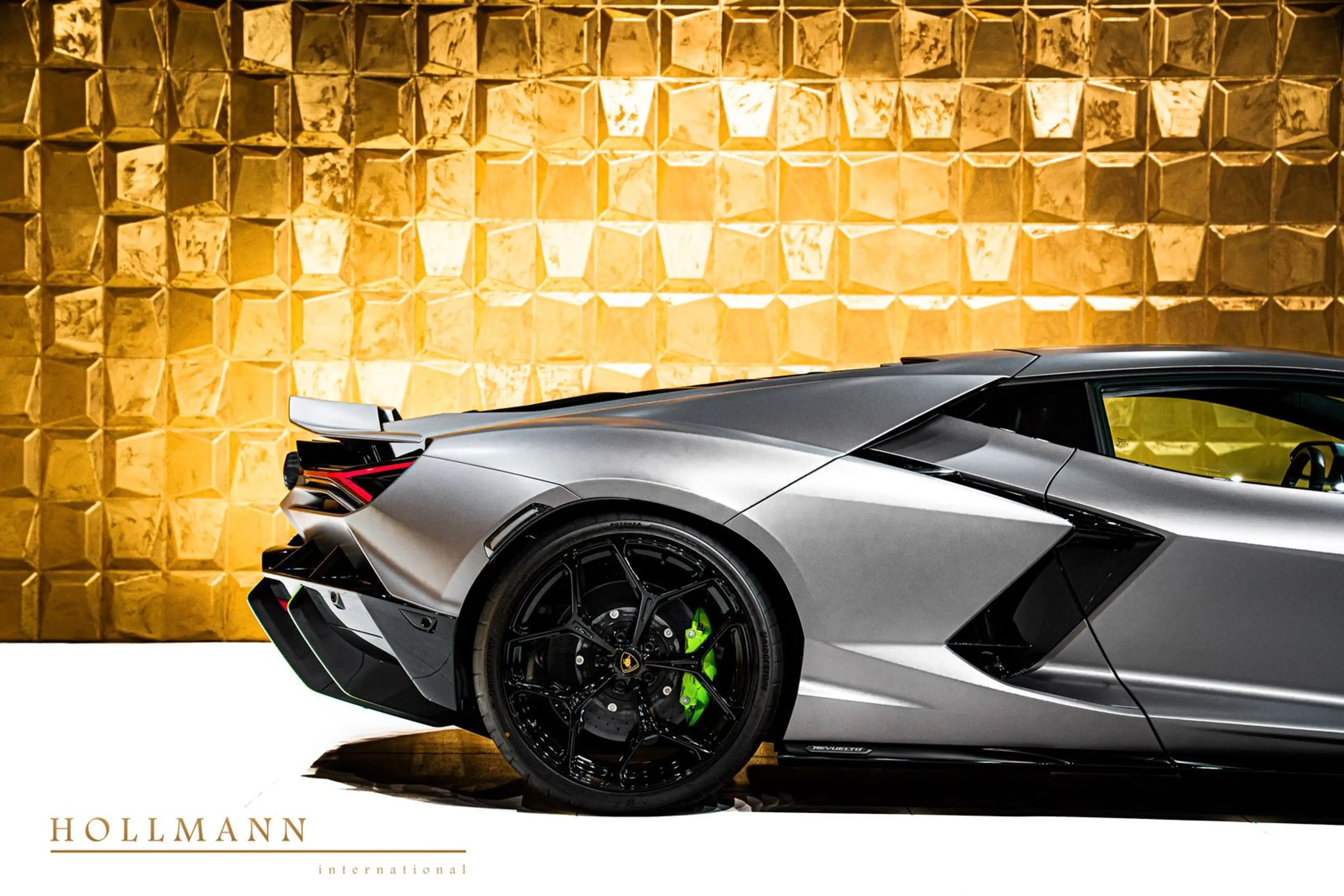 Lamborghini Revuelto +CARBON+PASSENGER DISPLAY+COMFORT SEATS — photo 12