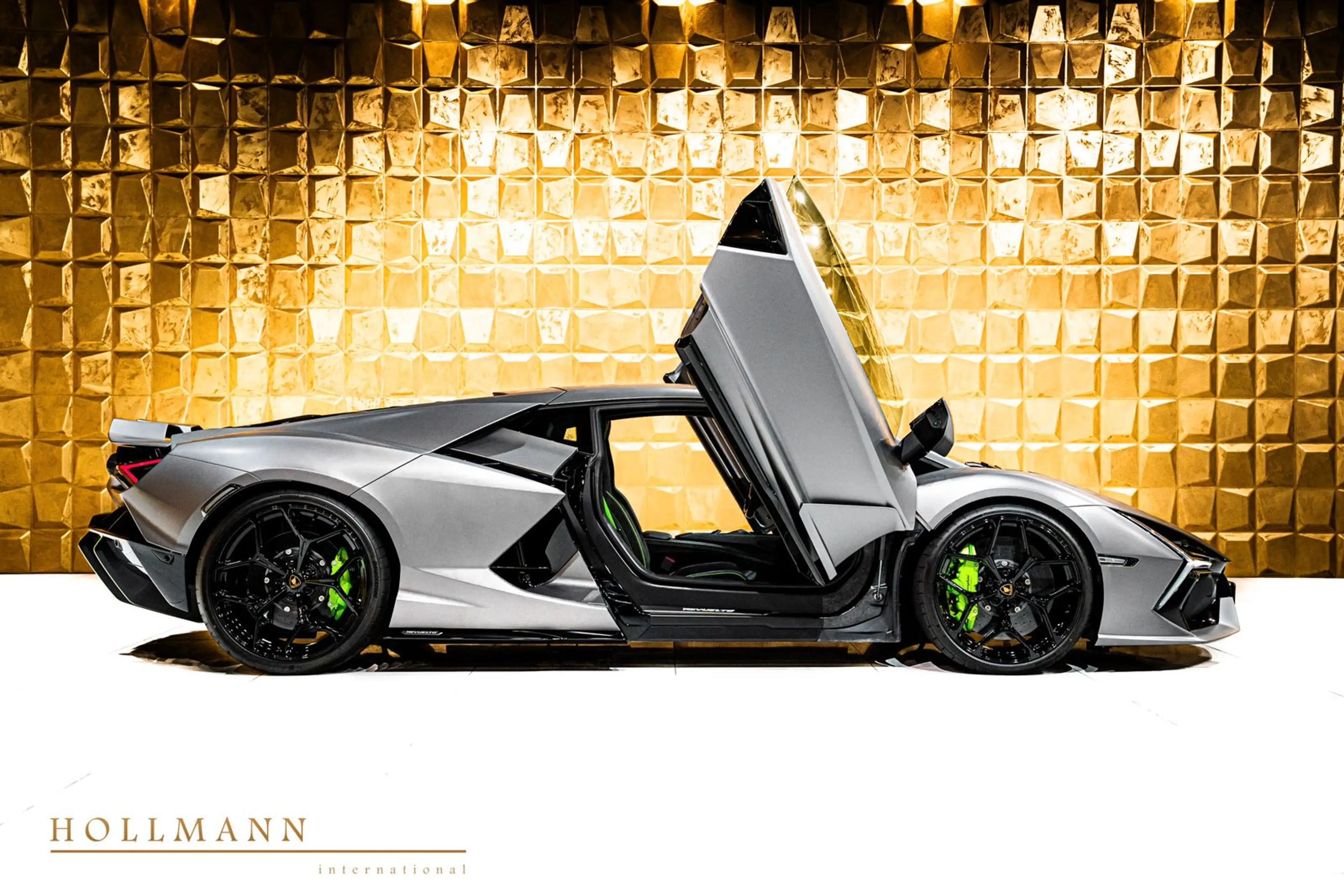 Lamborghini Revuelto +CARBON+PASSENGER DISPLAY+COMFORT SEATS — photo 15