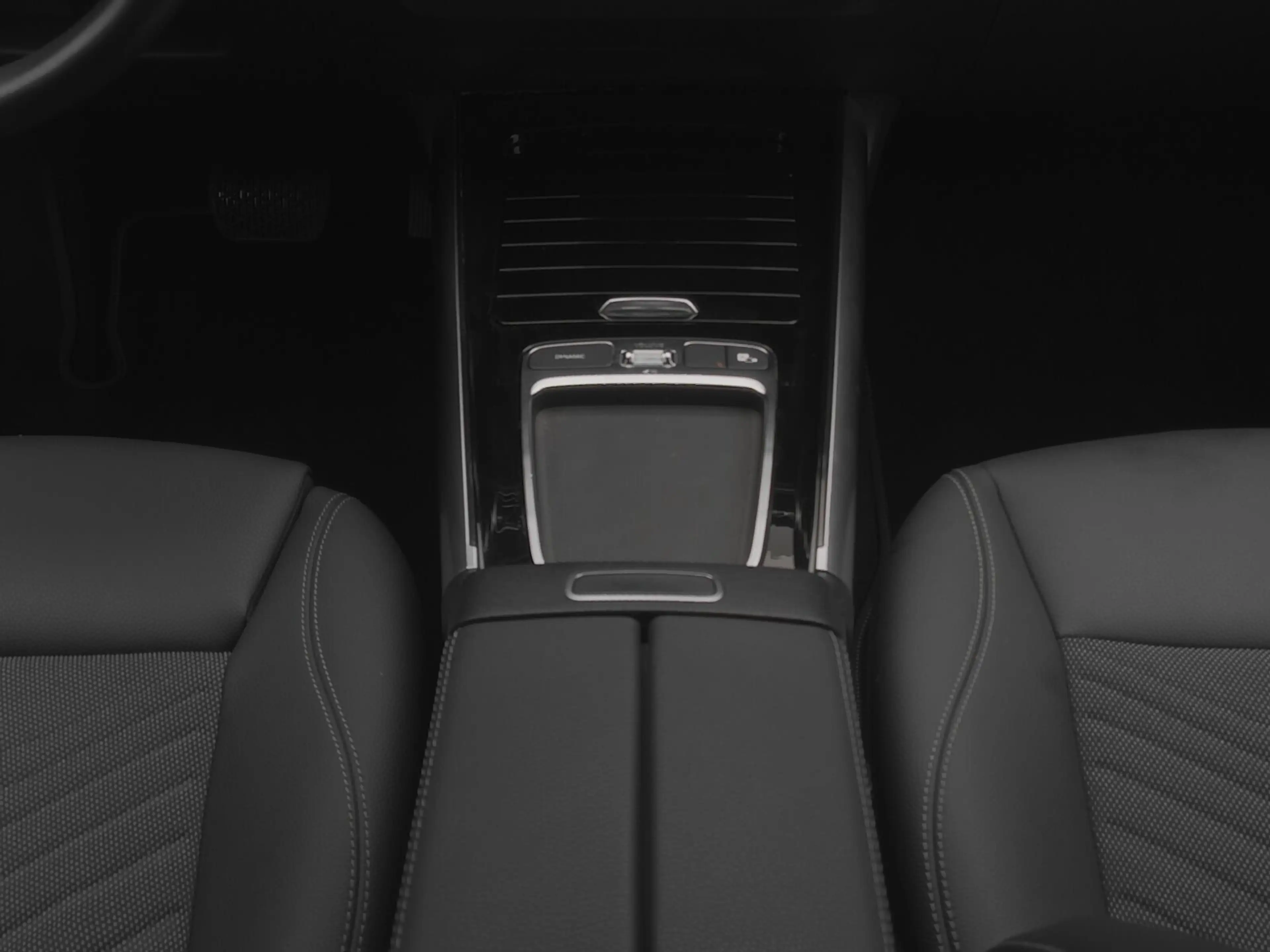 Mercedes-Benz GLA 180 GLA 180 Progressive LED+Kamera+EasyPack+Apple Navi — photo 21