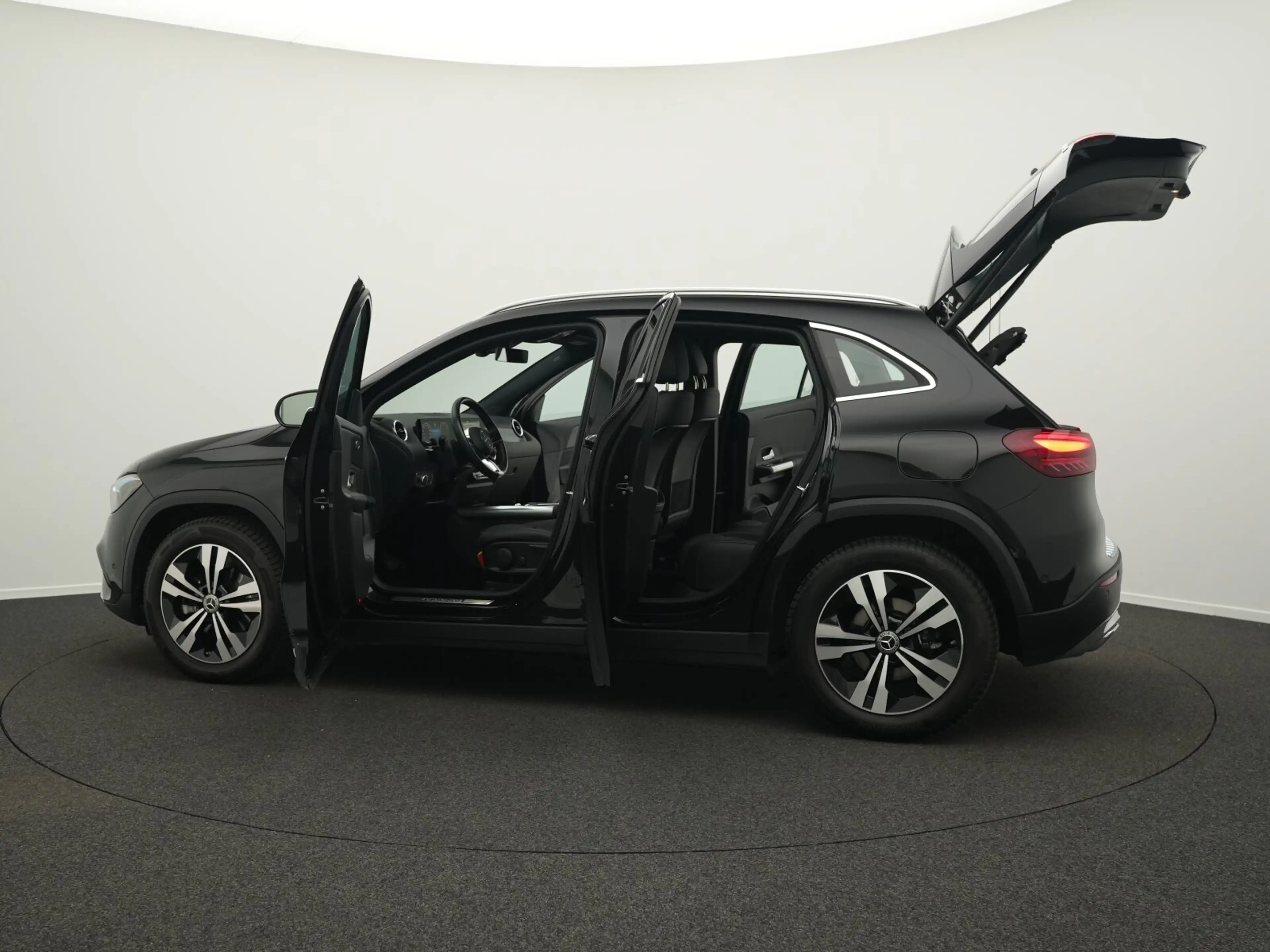 Mercedes-Benz GLA 180 GLA 180 Progressive LED+Kamera+EasyPack+Apple Navi — photo 16