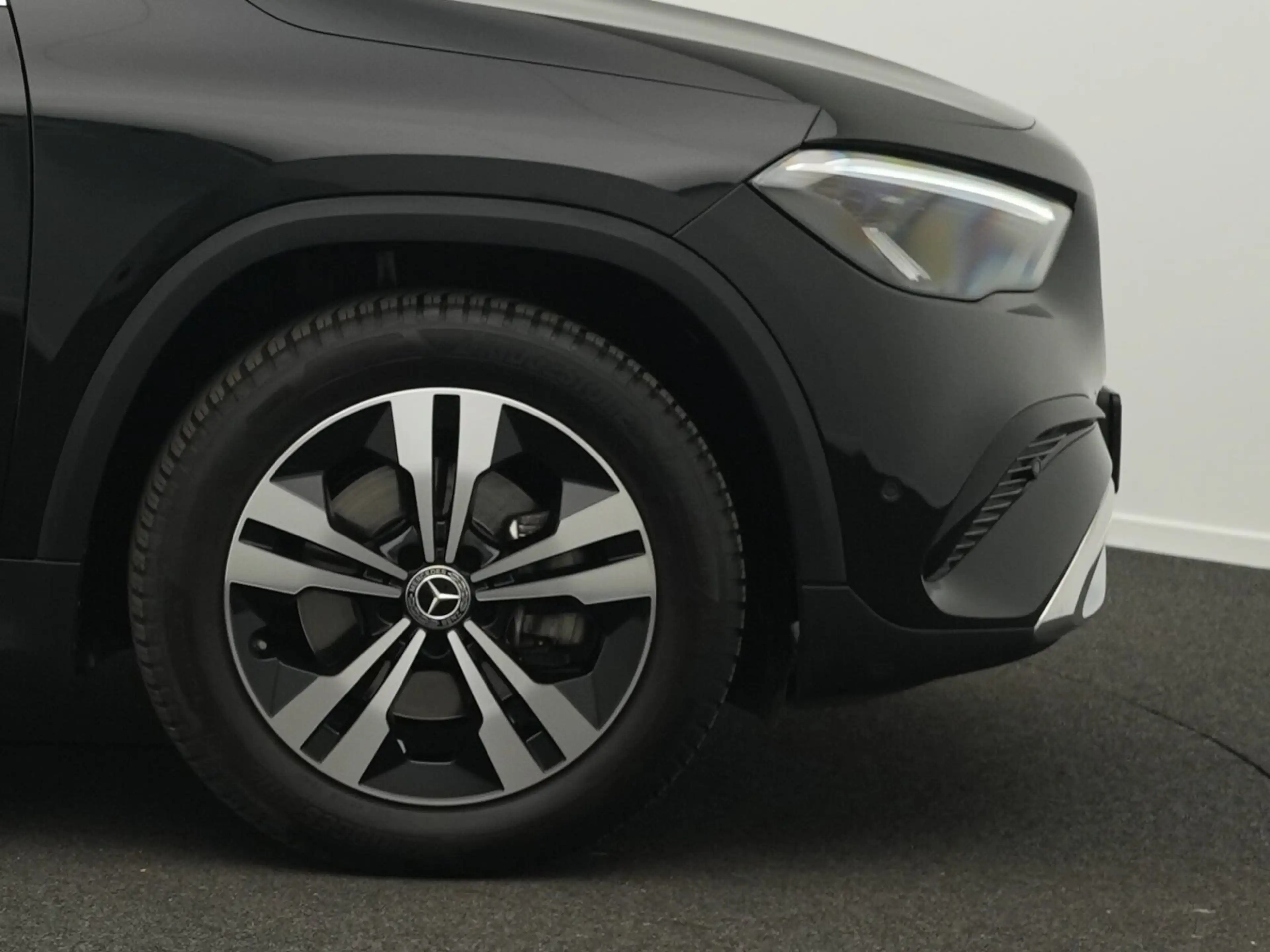 Mercedes-Benz GLA 180 GLA 180 Progressive LED+Kamera+EasyPack+Apple Navi — photo 8