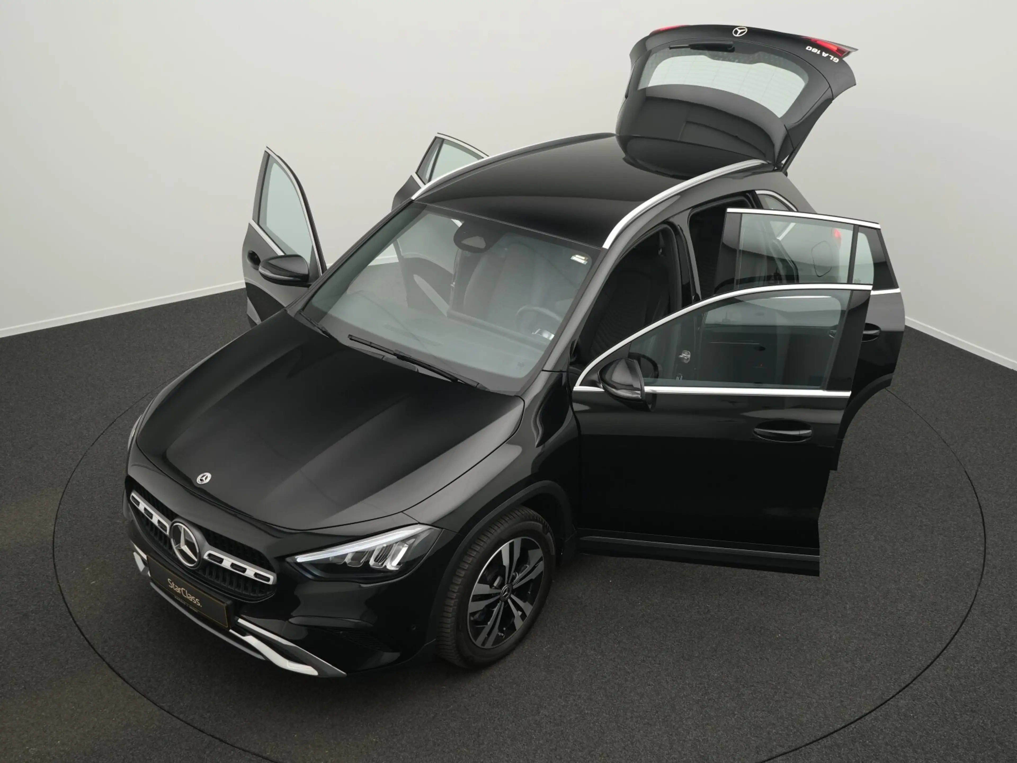 Mercedes-Benz GLA 180 GLA 180 Progressive LED+Kamera+EasyPack+Apple Navi — photo 14