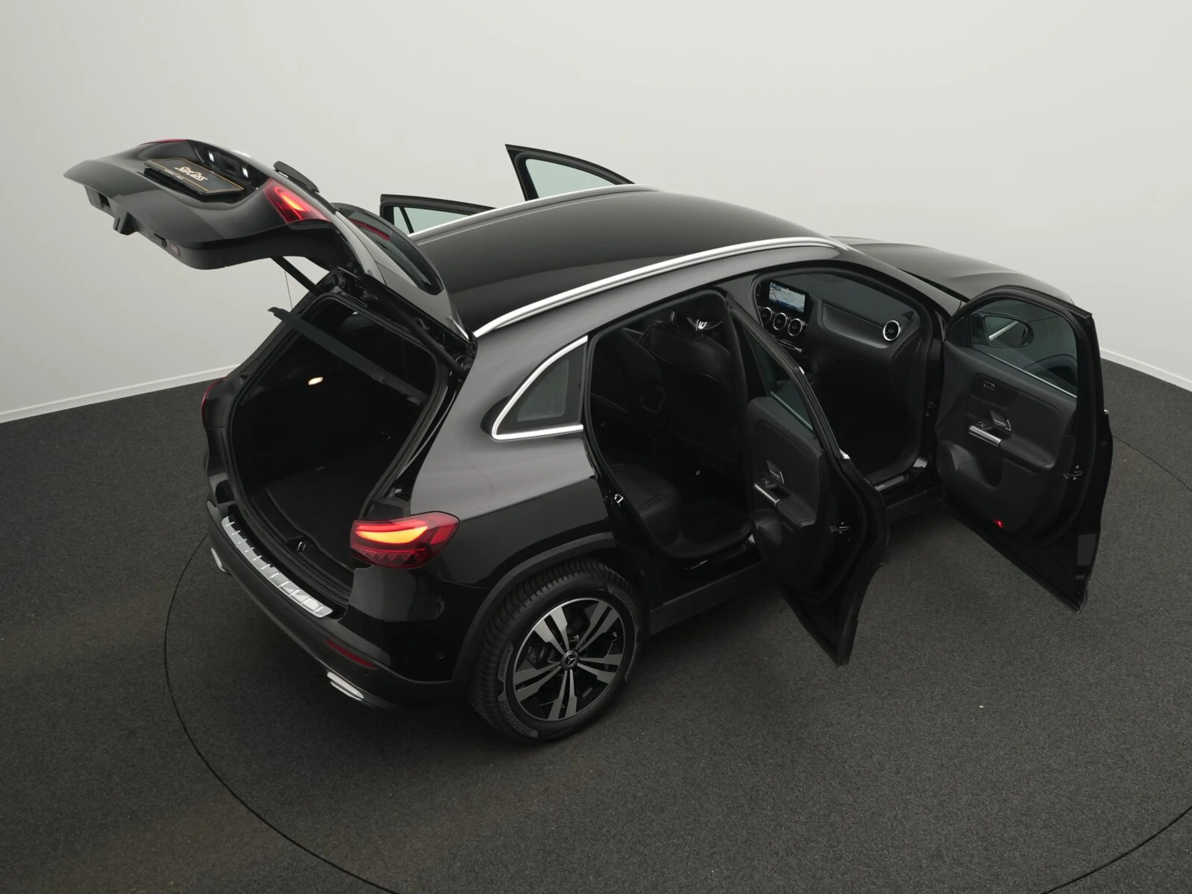 Mercedes-Benz GLA 180 GLA 180 Progressive LED+Kamera+EasyPack+Apple Navi — photo 15